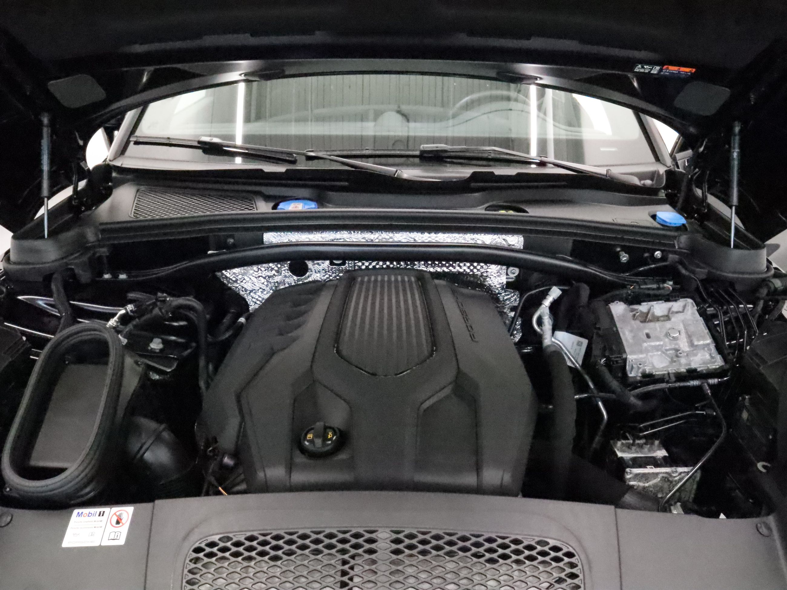 2024 Porsche Macan in Vancouver, British Columbia