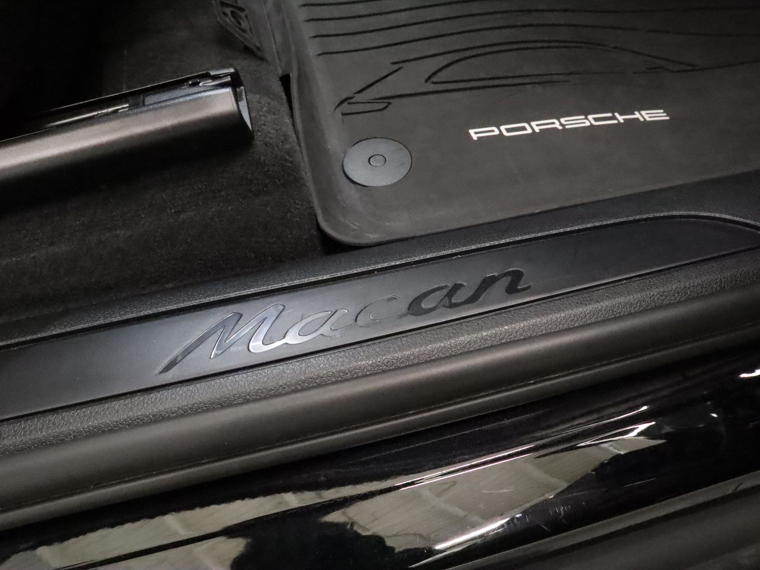 2024 Porsche Macan in Vancouver, British Columbia