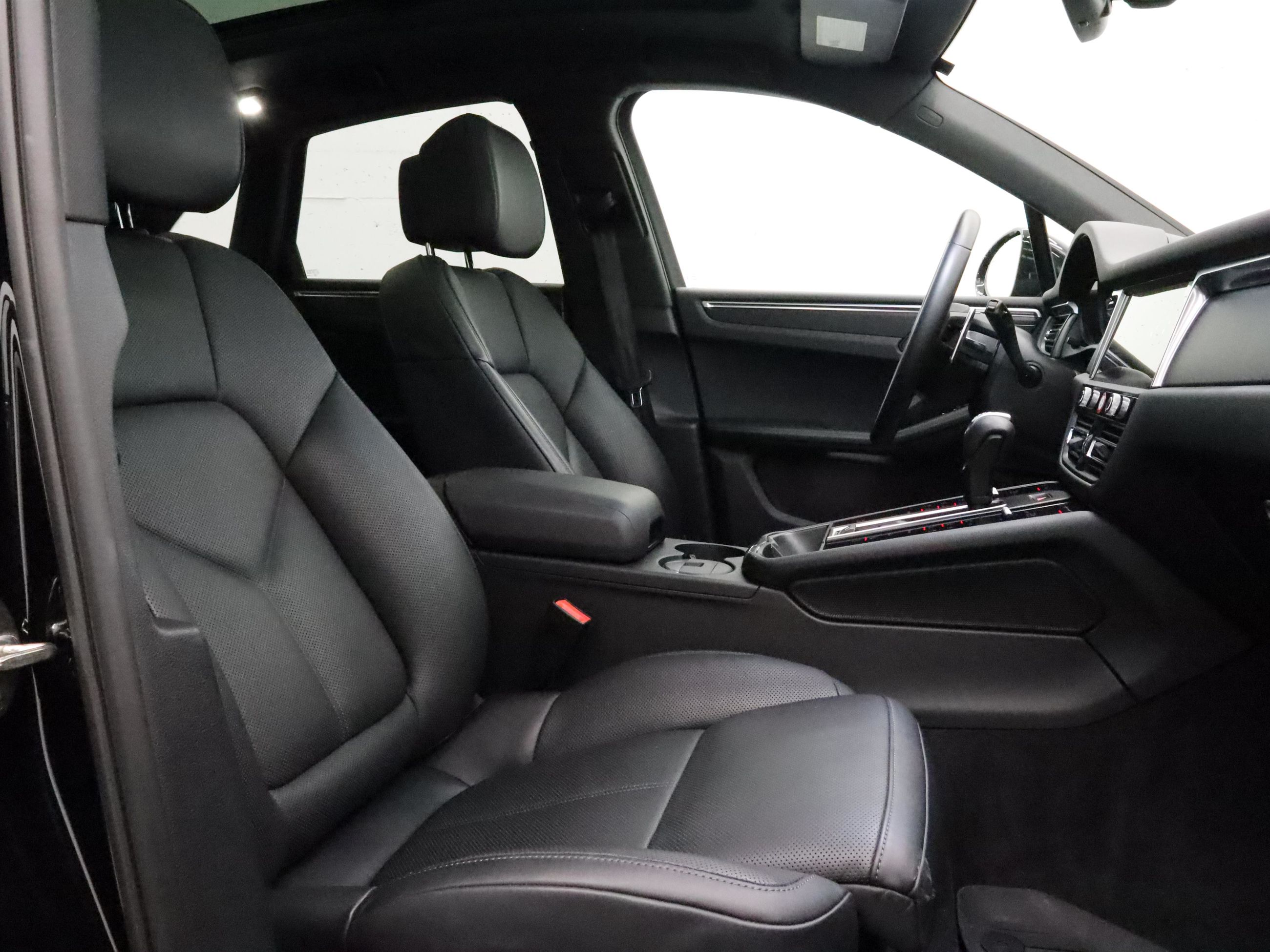 2024 Porsche Macan in Vancouver, British Columbia
