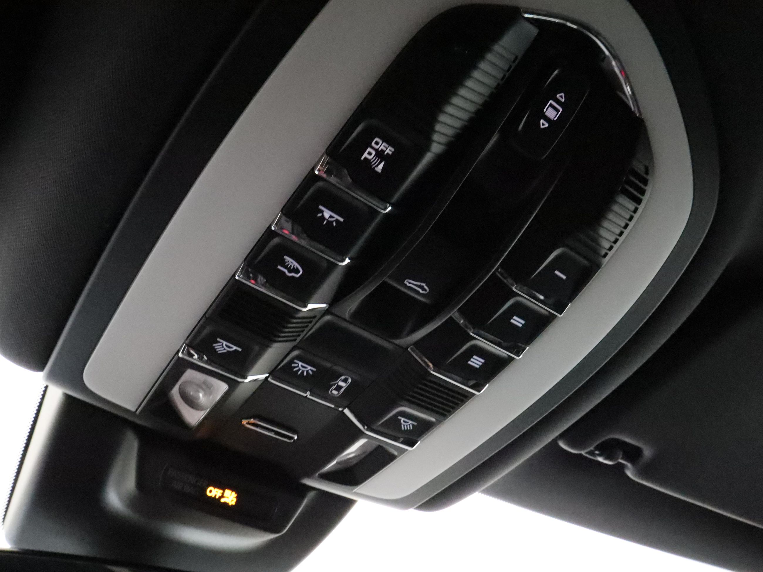 2024 Porsche Macan in Vancouver, British Columbia