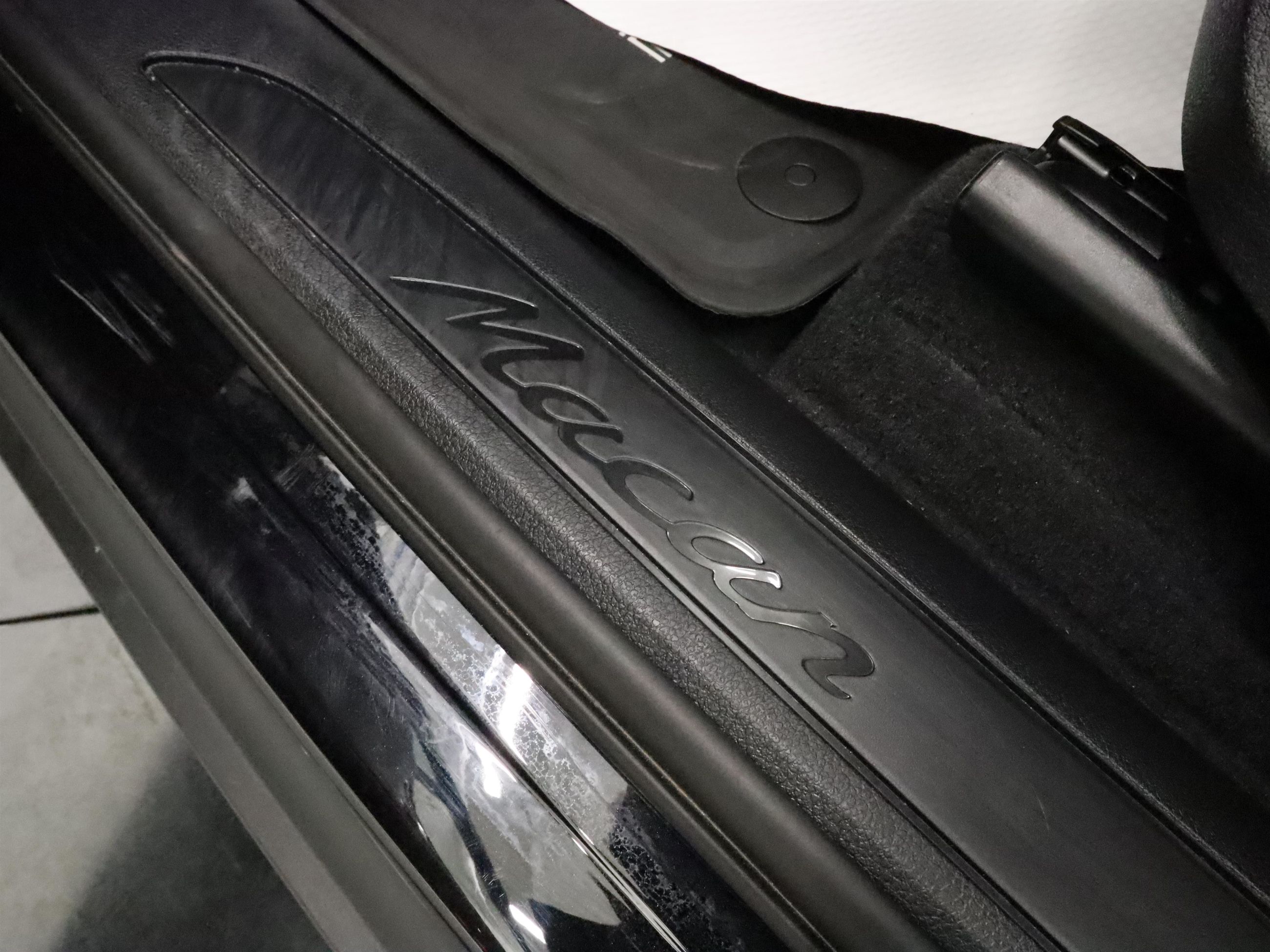2024 Porsche Macan in Vancouver, British Columbia