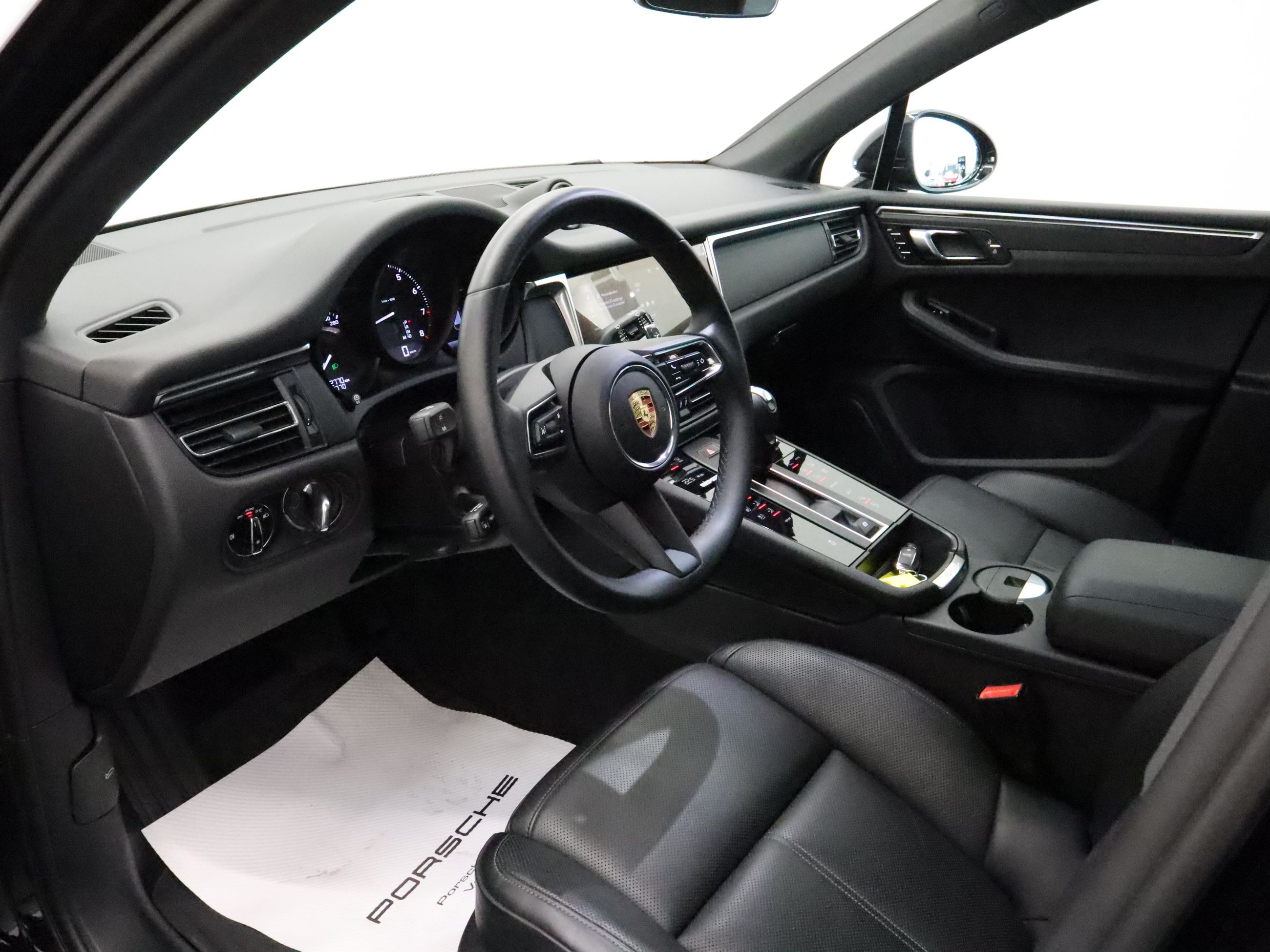 2024 Porsche Macan in Vancouver, British Columbia
