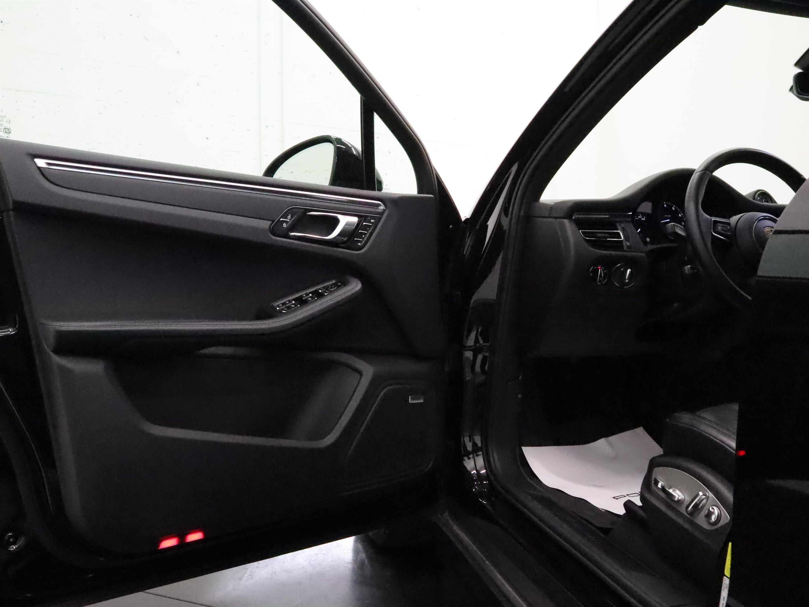 2024 Porsche Macan in Vancouver, British Columbia