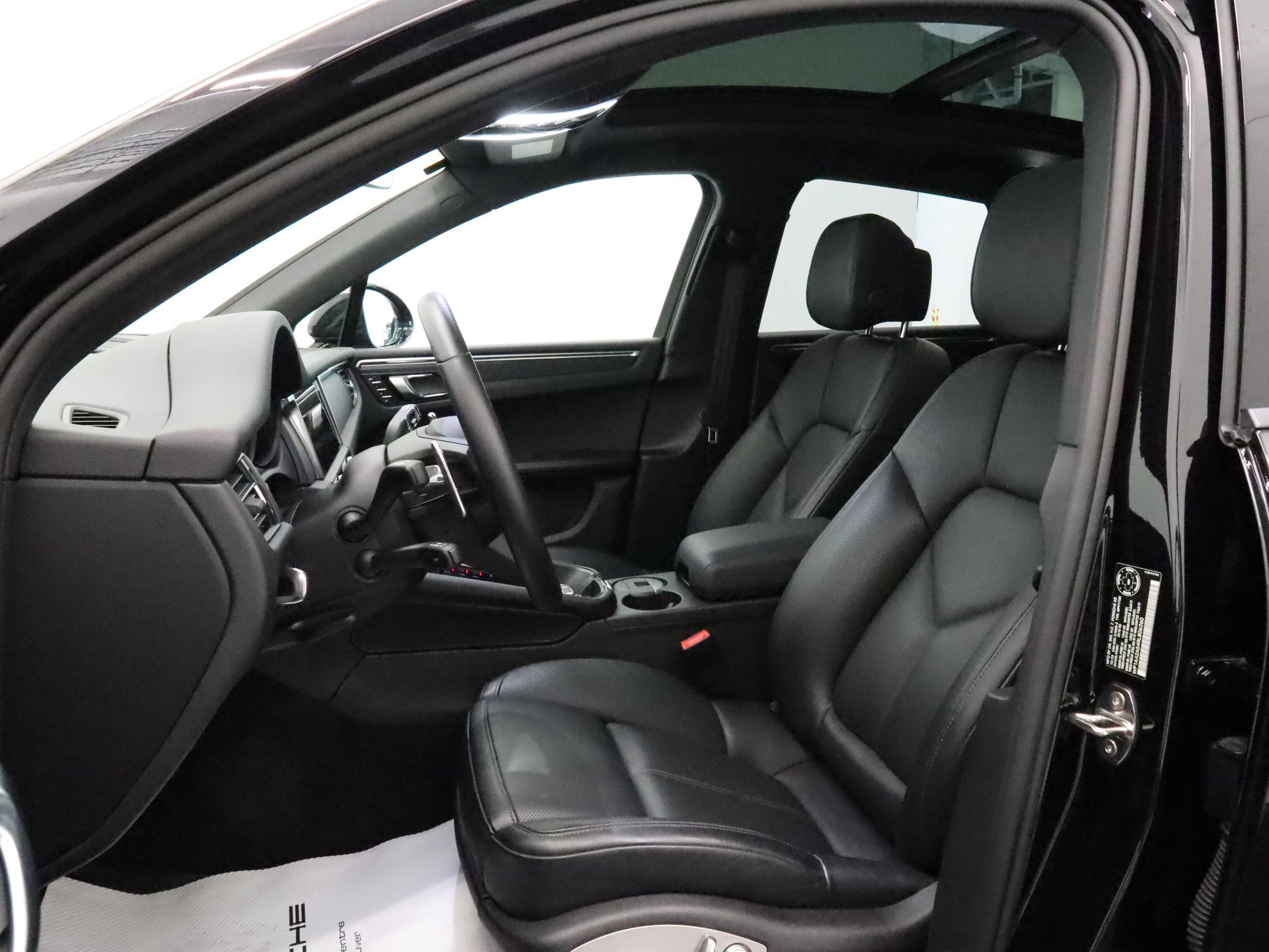 2024 Porsche Macan in Vancouver, British Columbia
