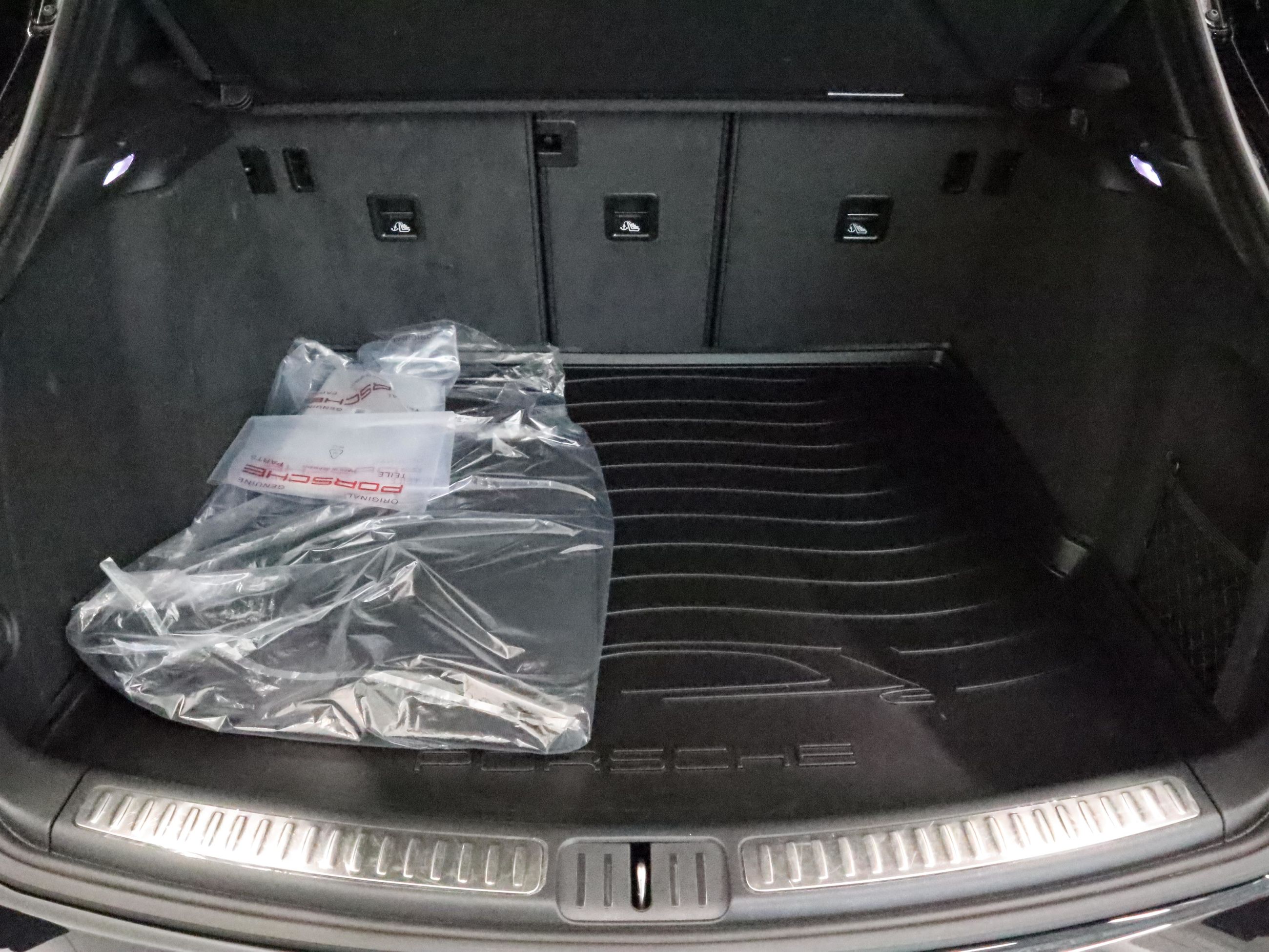 2024 Porsche Macan in Vancouver, British Columbia