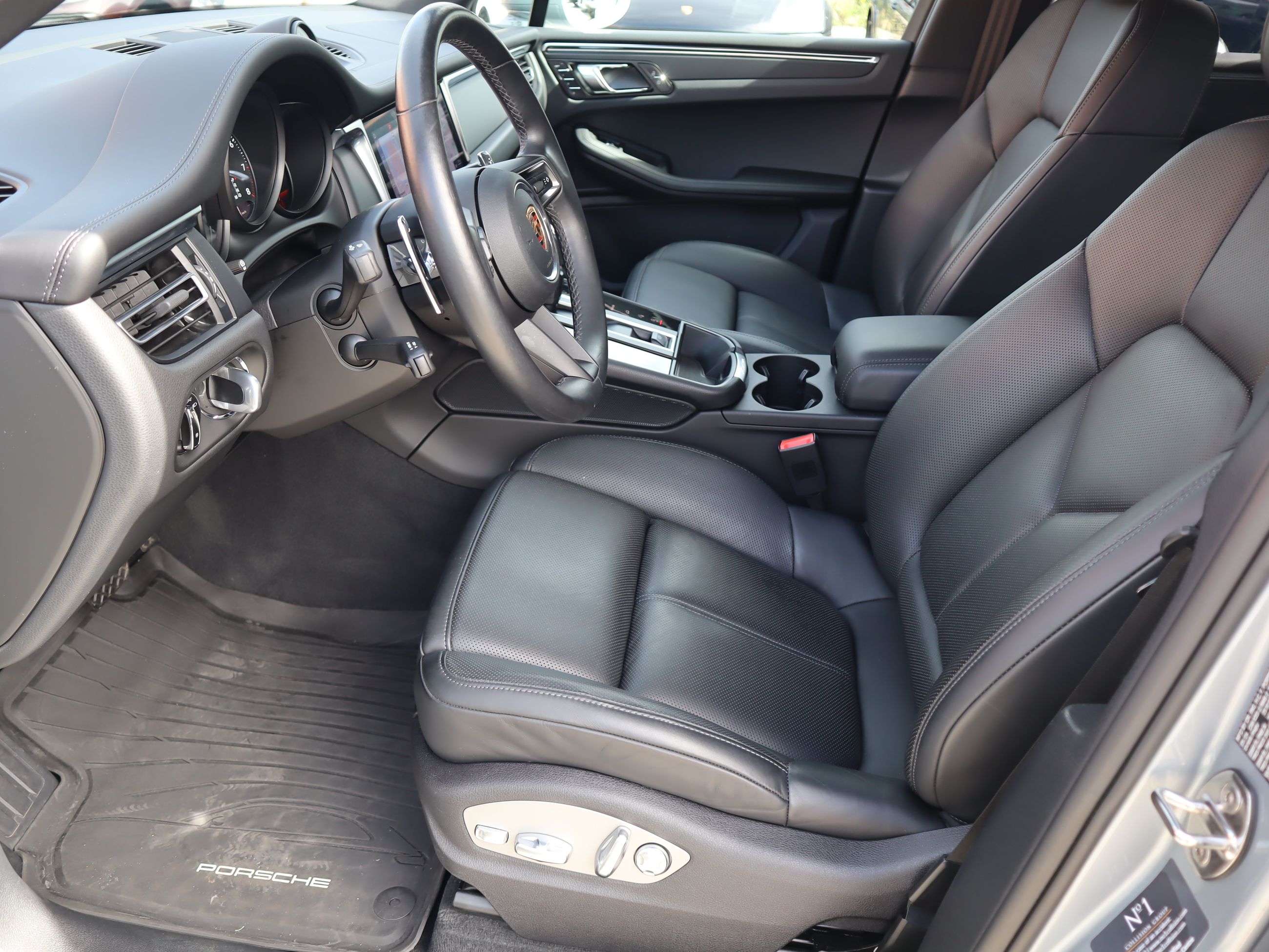 Porsche Macan  2024 à Vancouver, Colombie-Britannique