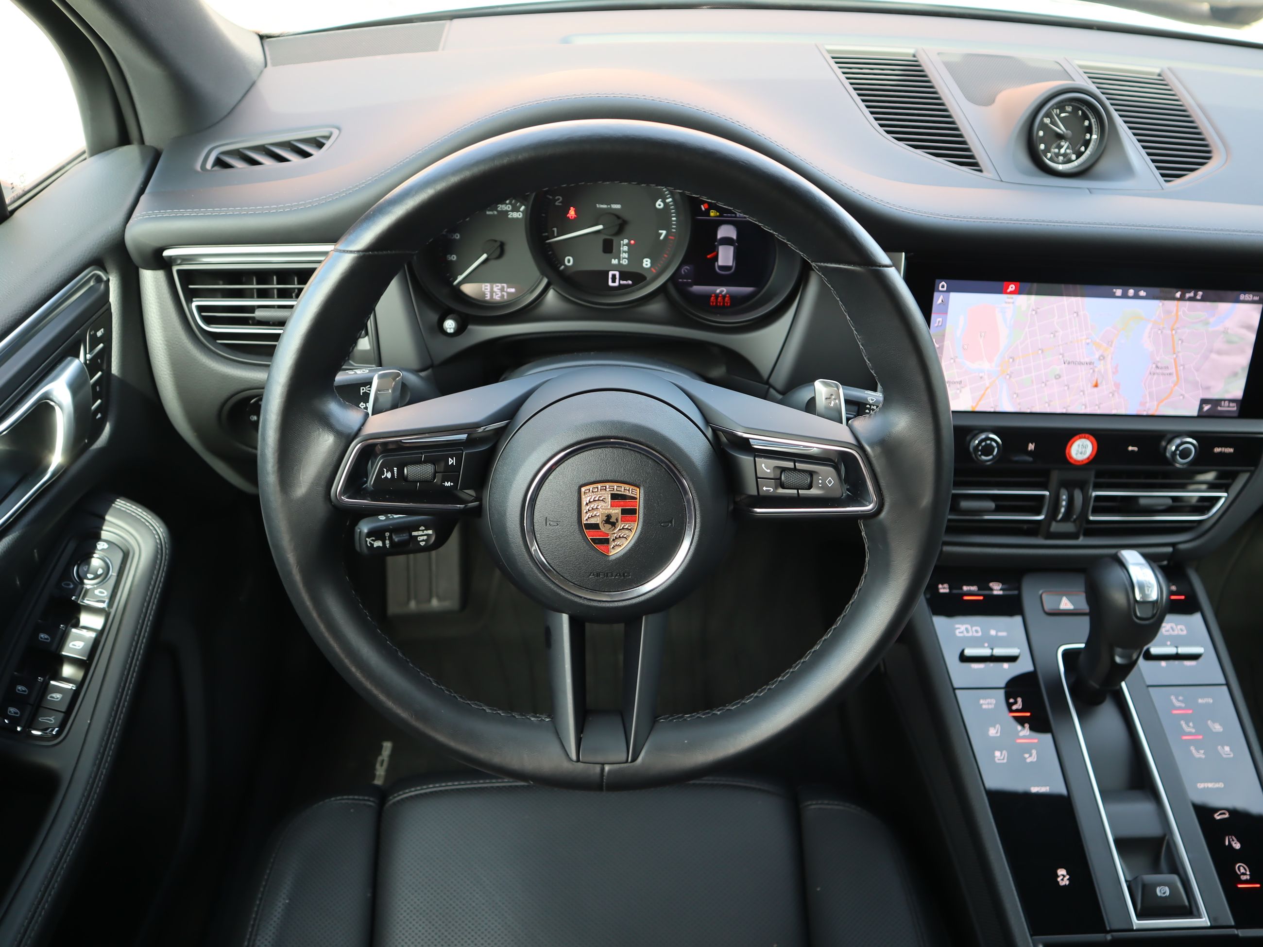 Porsche Macan  2024 à Vancouver, Colombie-Britannique