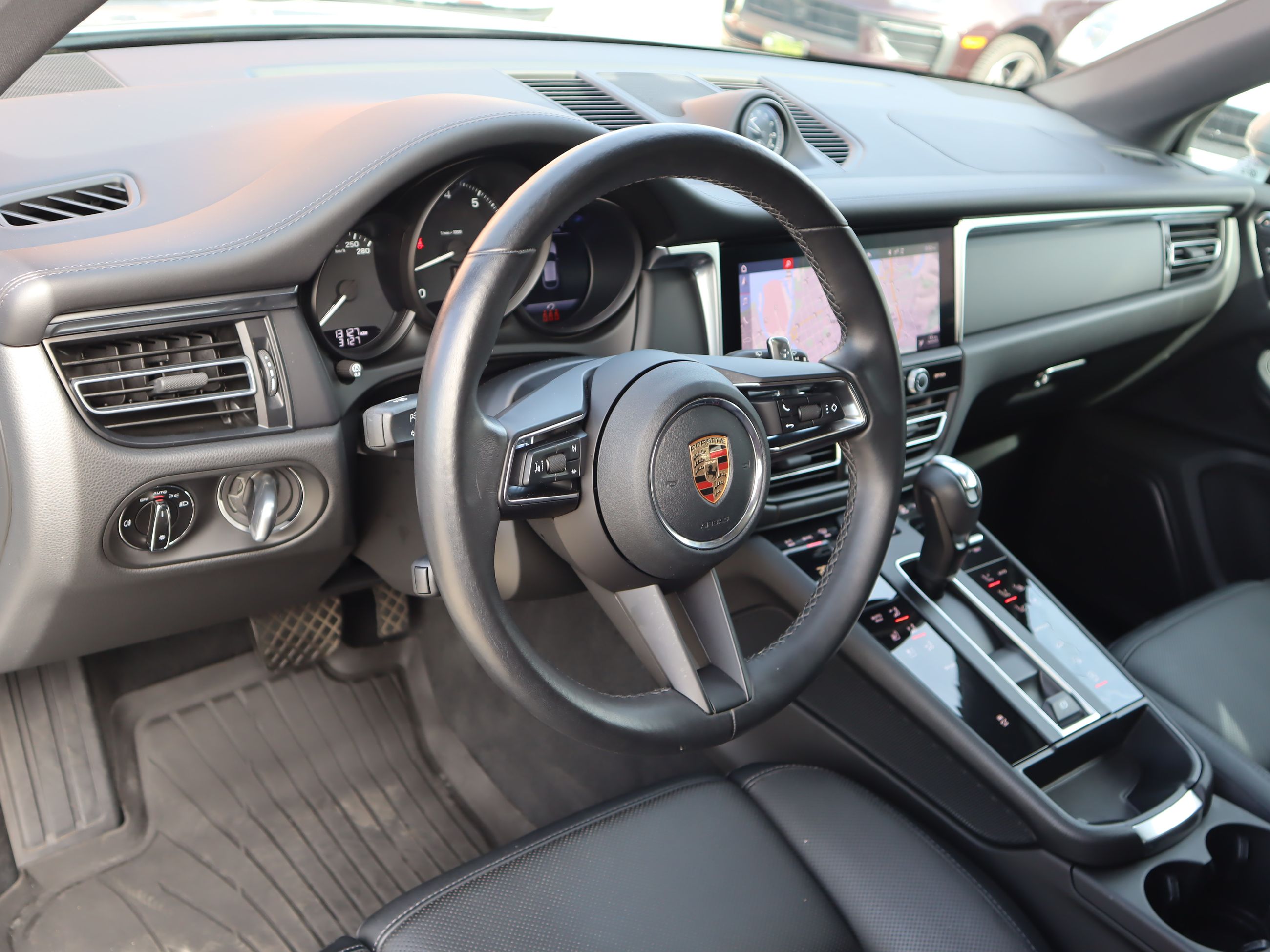 Porsche Macan  2024 à Vancouver, Colombie-Britannique