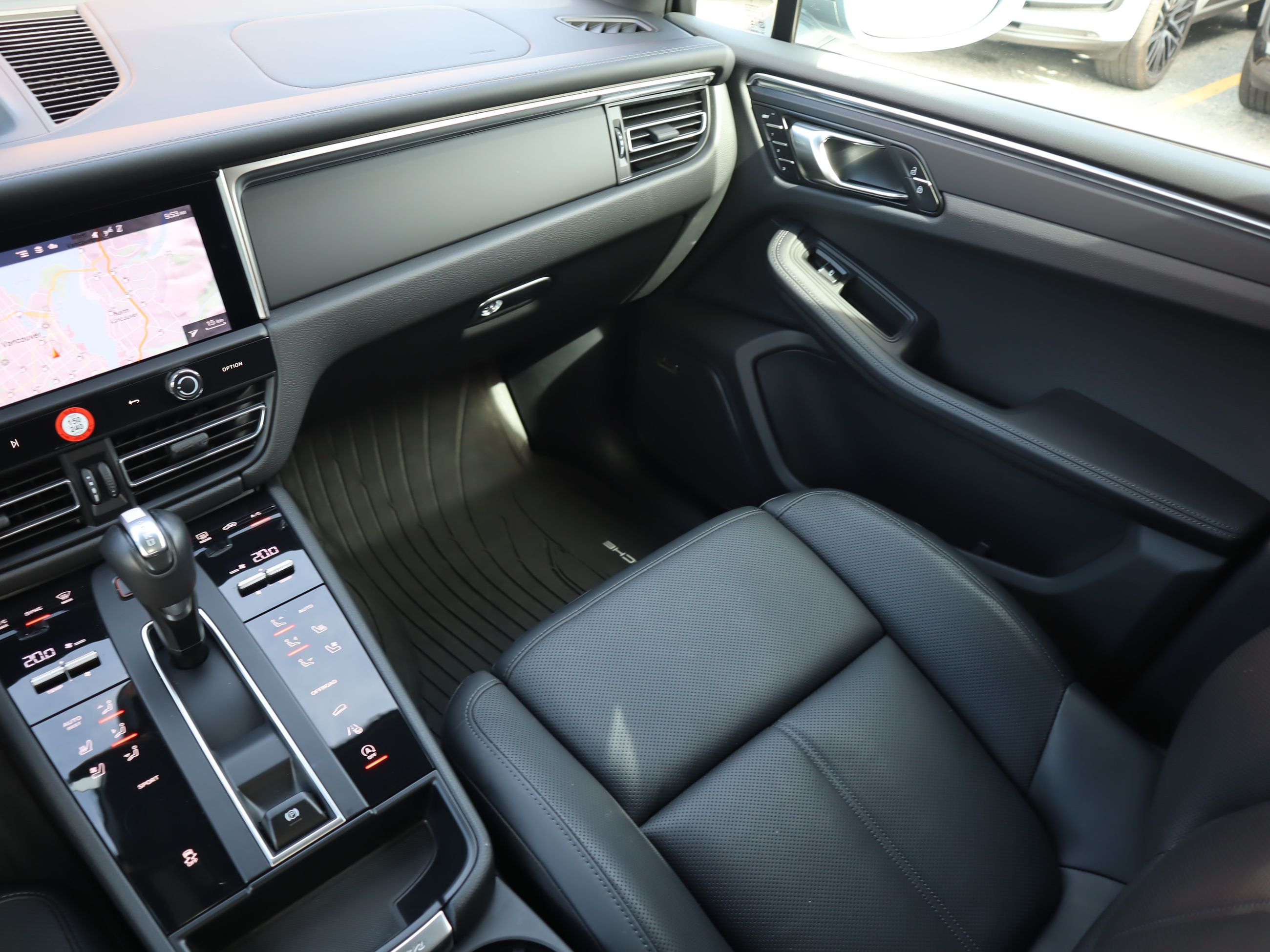 Porsche Macan  2024 à Vancouver, Colombie-Britannique