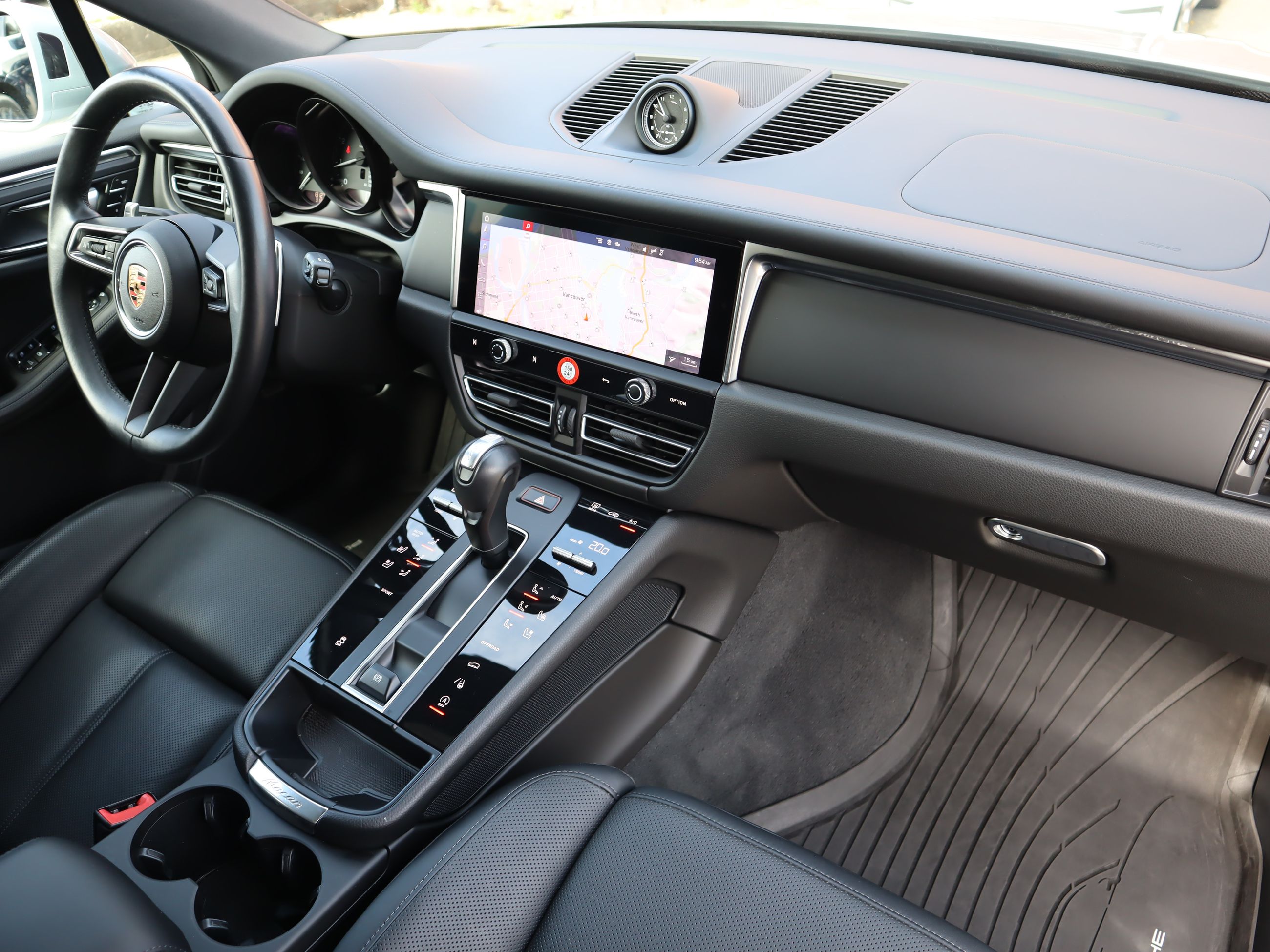 Porsche Macan  2024 à Vancouver, Colombie-Britannique