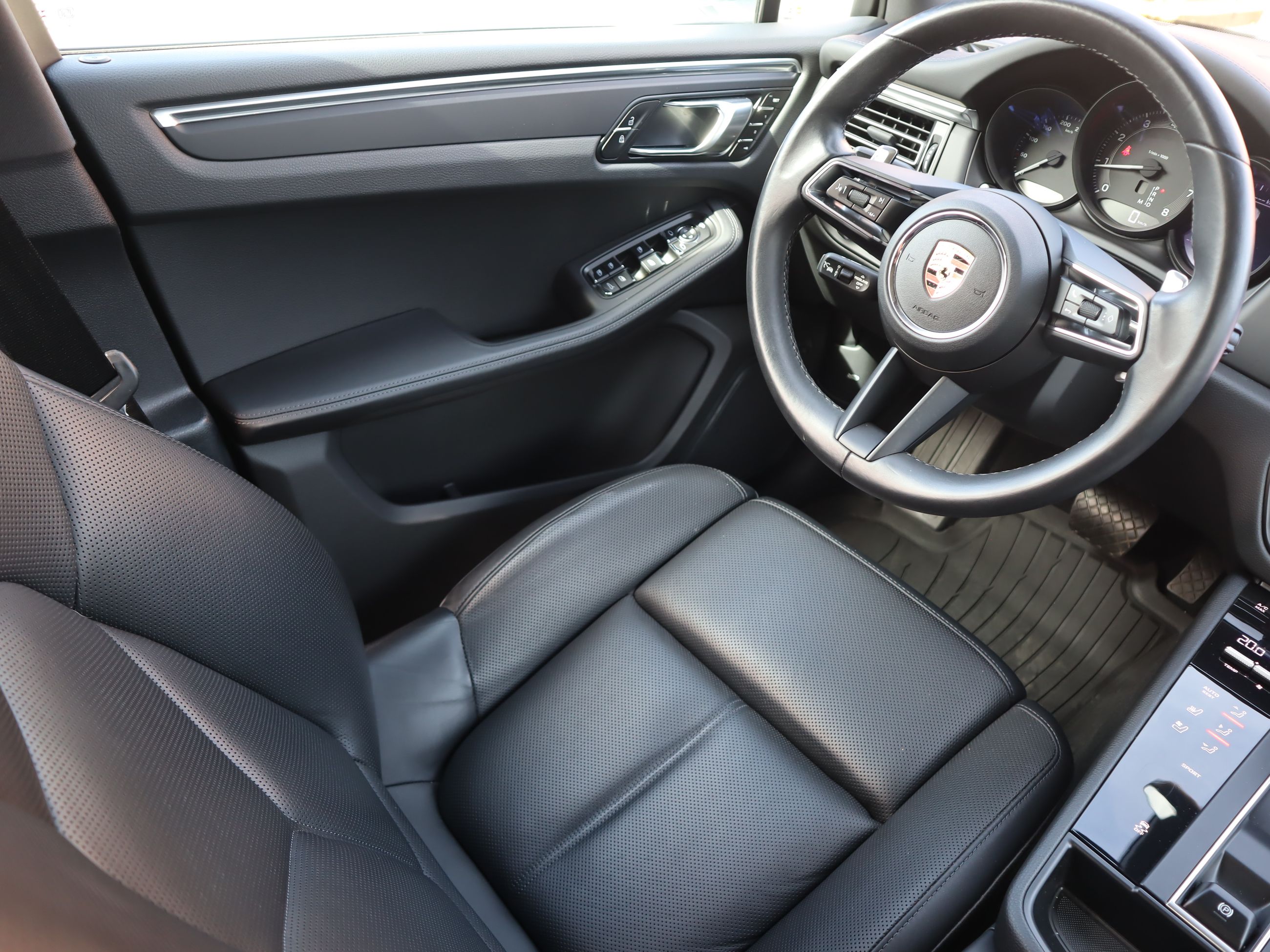 Porsche Macan  2024 à Vancouver, Colombie-Britannique