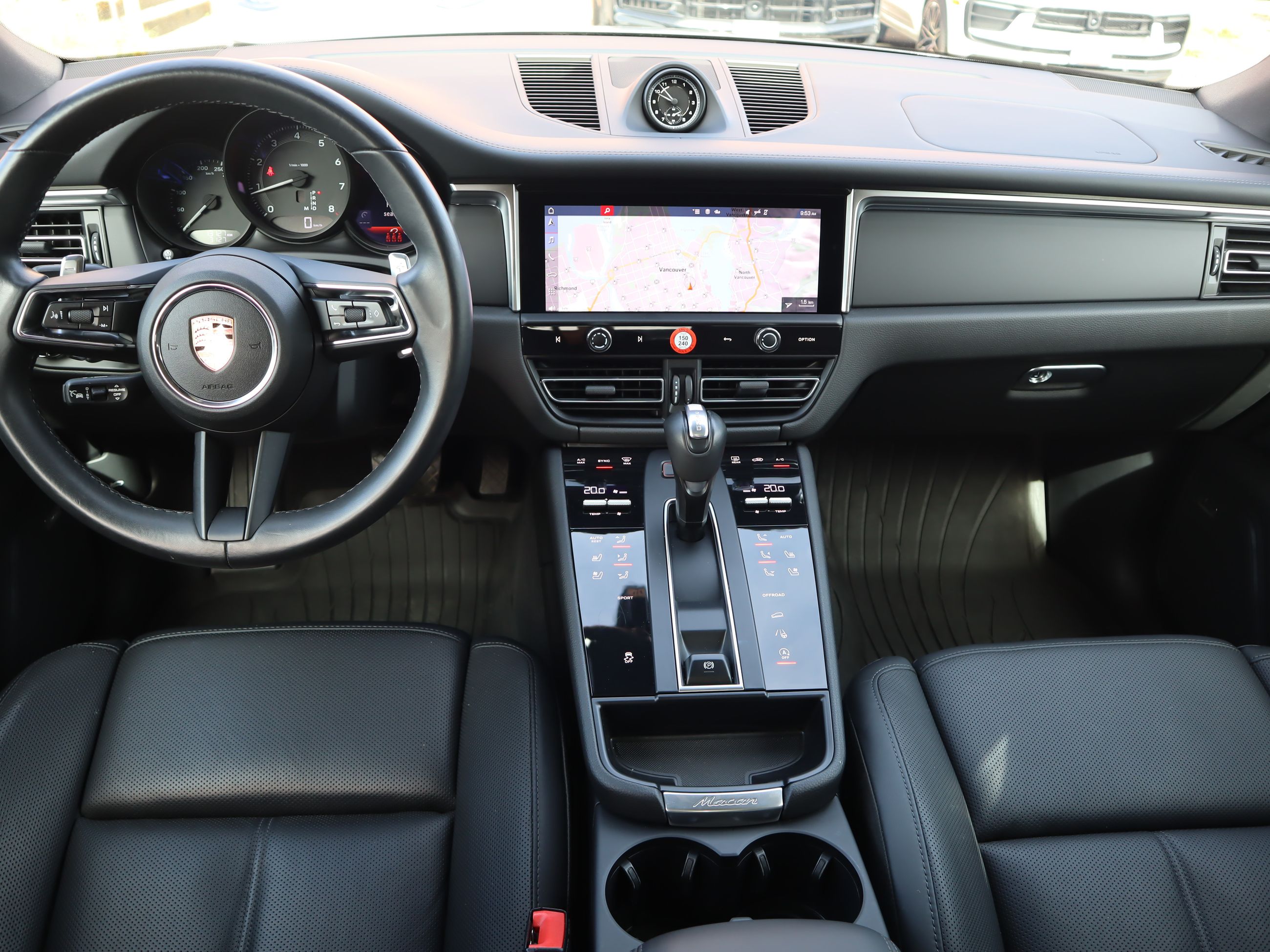 Porsche Macan  2024 à Vancouver, Colombie-Britannique