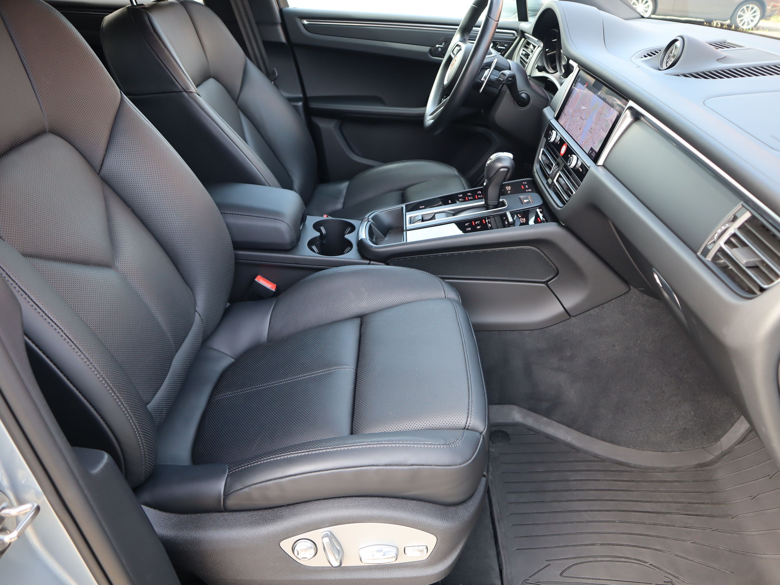 Porsche Macan  2024 à Vancouver, Colombie-Britannique