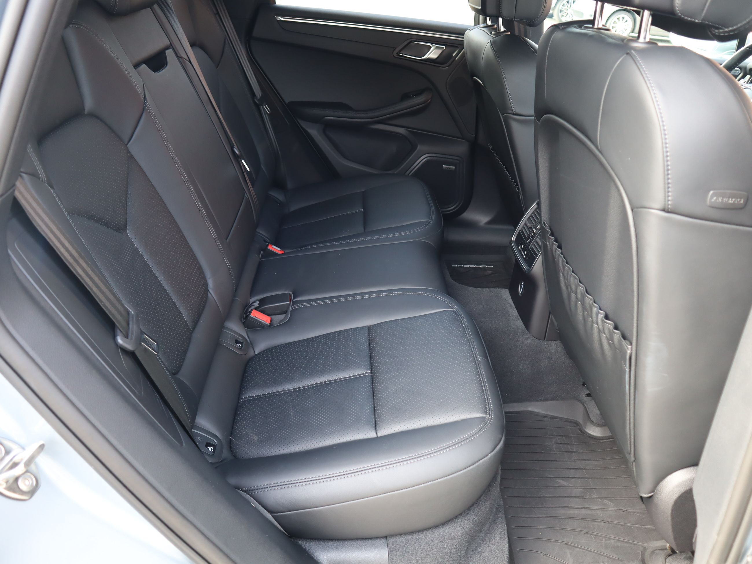 Porsche Macan  2024 à Vancouver, Colombie-Britannique