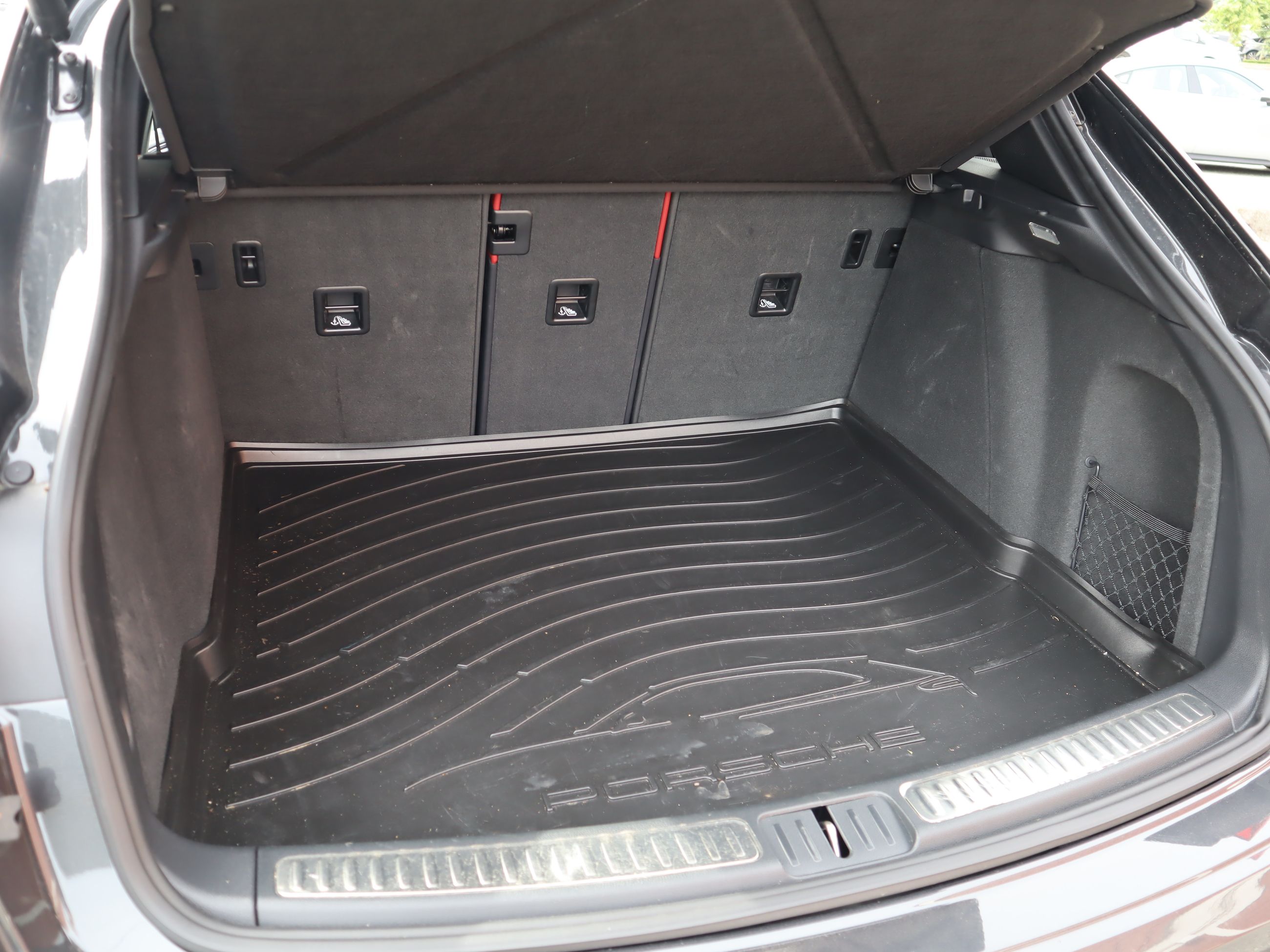Porsche Macan  2024 à Vancouver, Colombie-Britannique