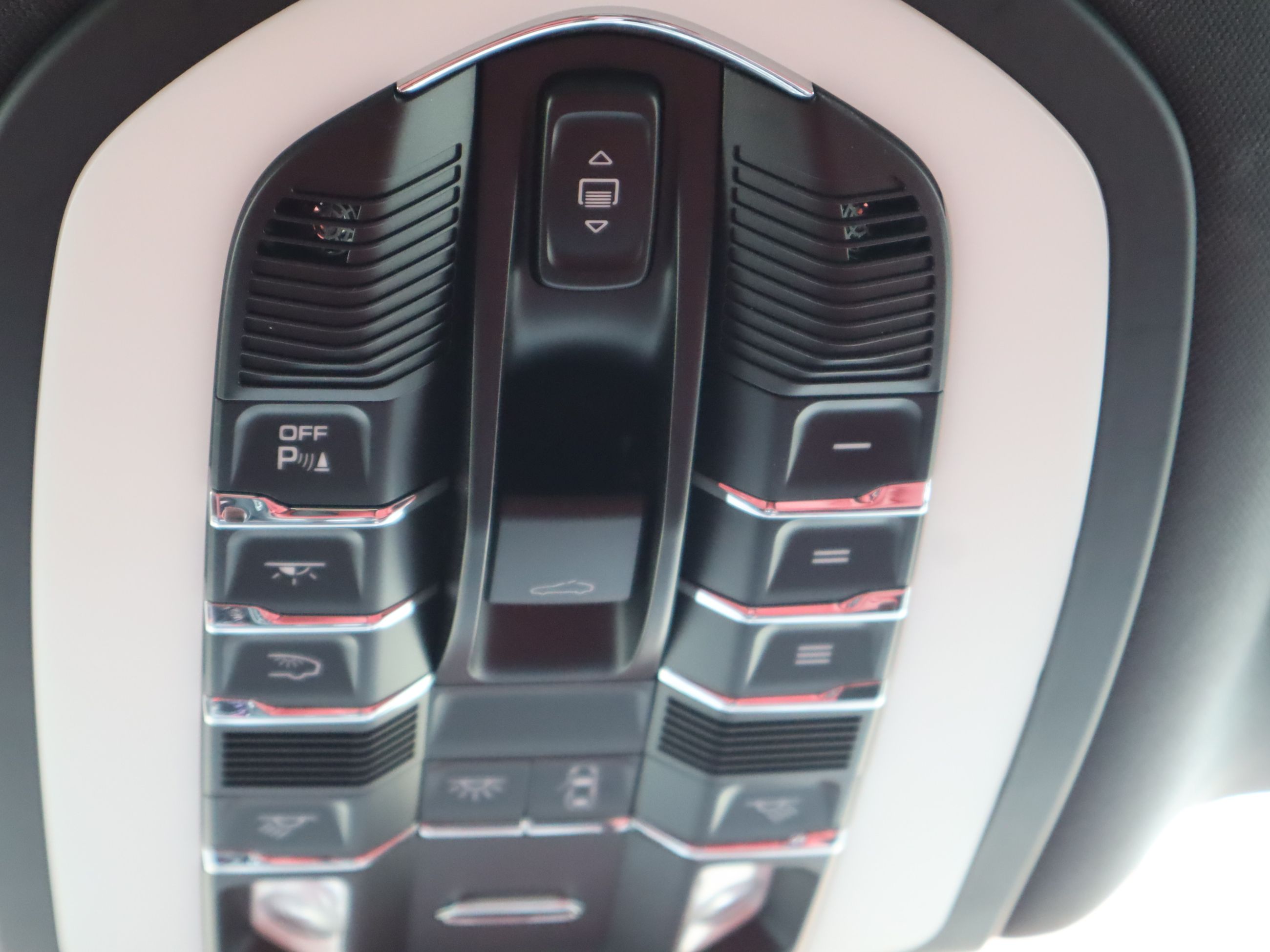 Porsche Macan  2024 à Vancouver, Colombie-Britannique