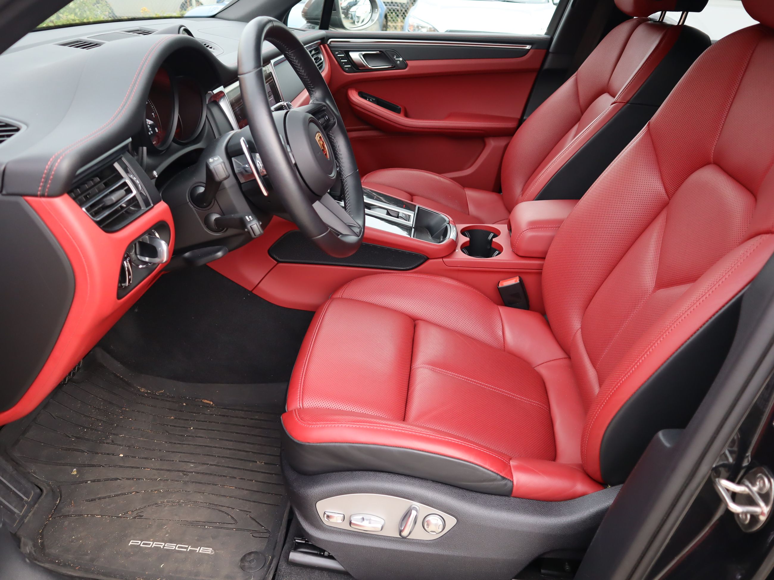 Porsche Macan  2024 à Vancouver, Colombie-Britannique