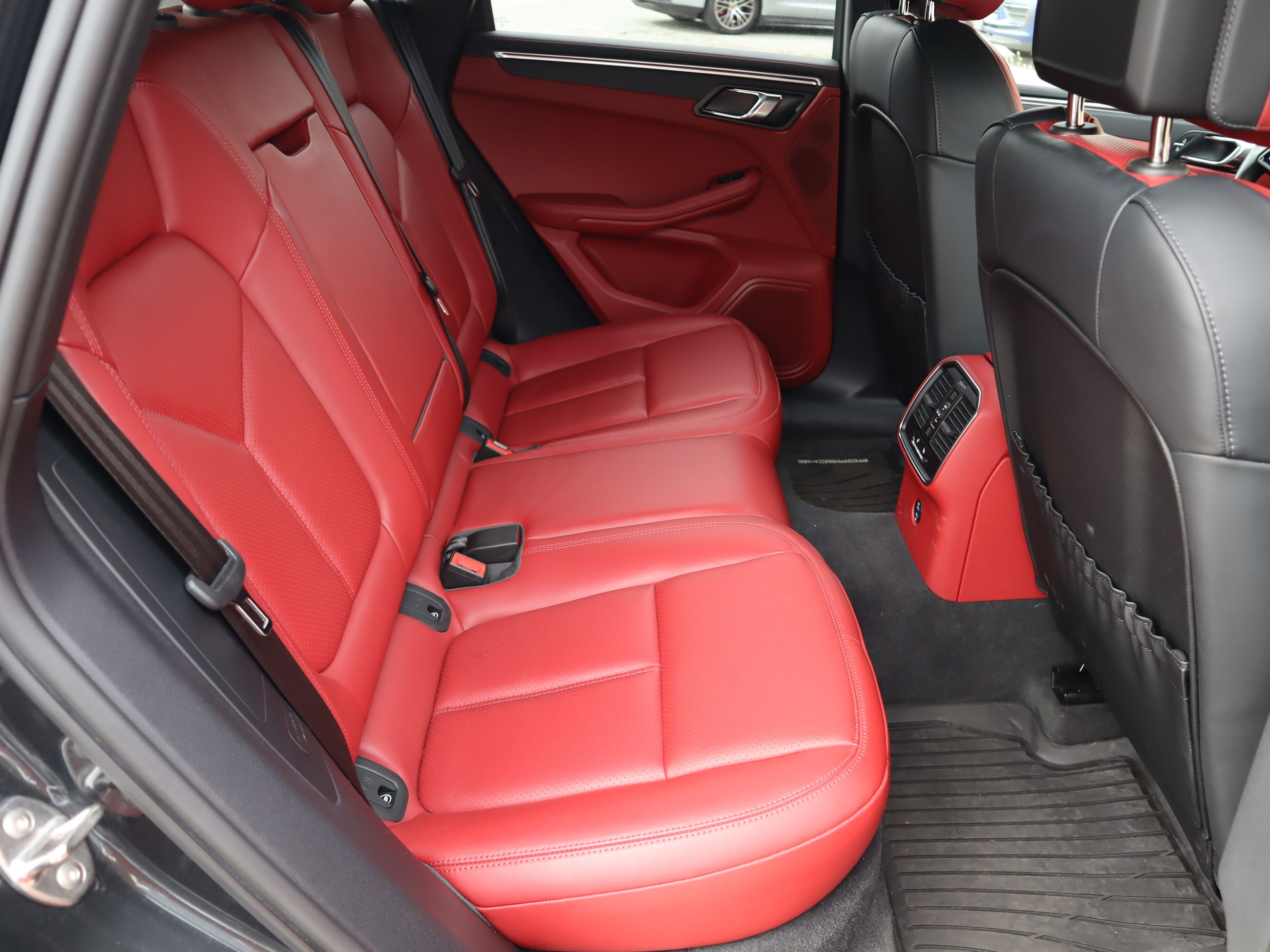 Porsche Macan  2024 à Vancouver, Colombie-Britannique
