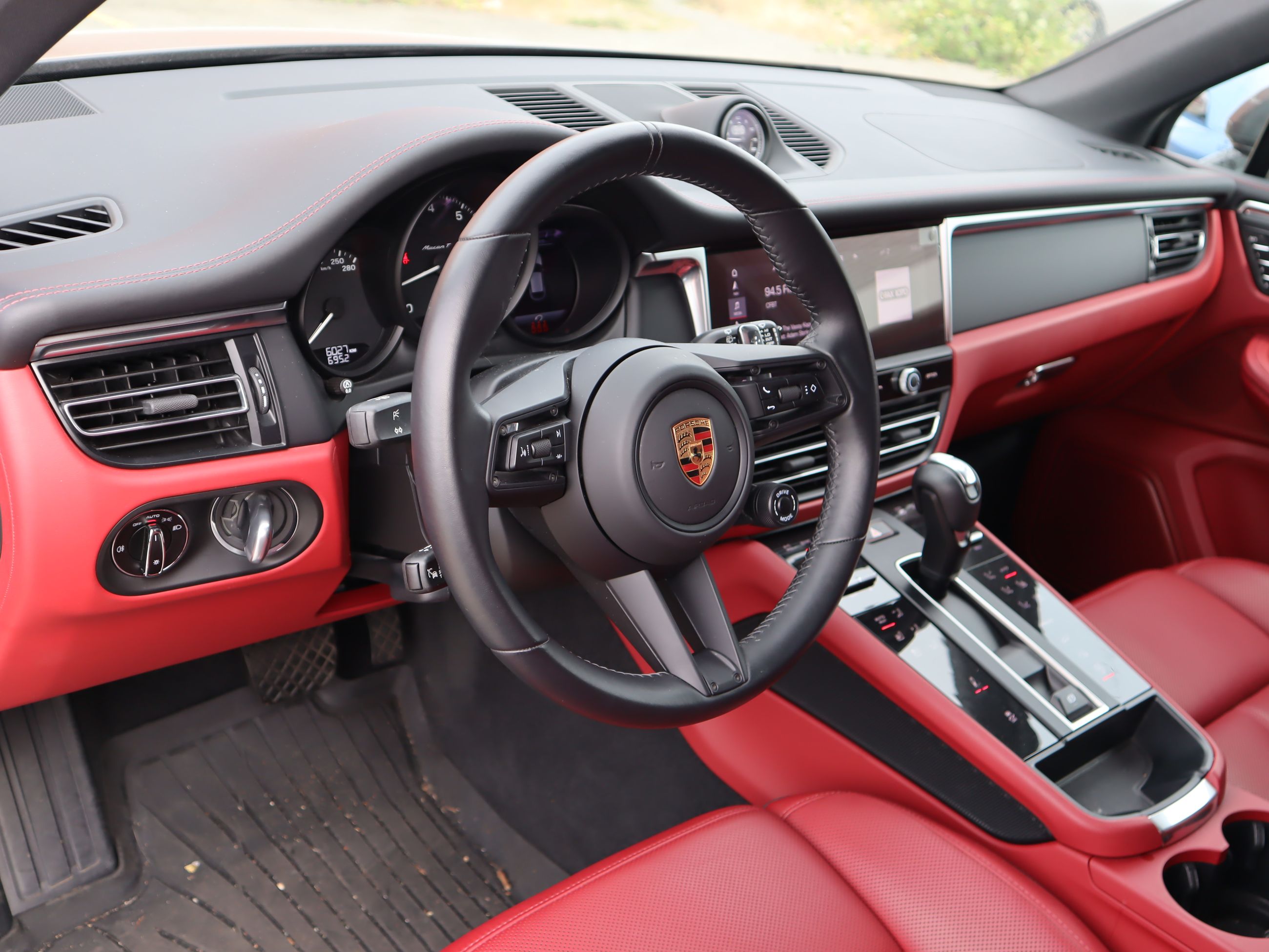Porsche Macan  2024 à Vancouver, Colombie-Britannique