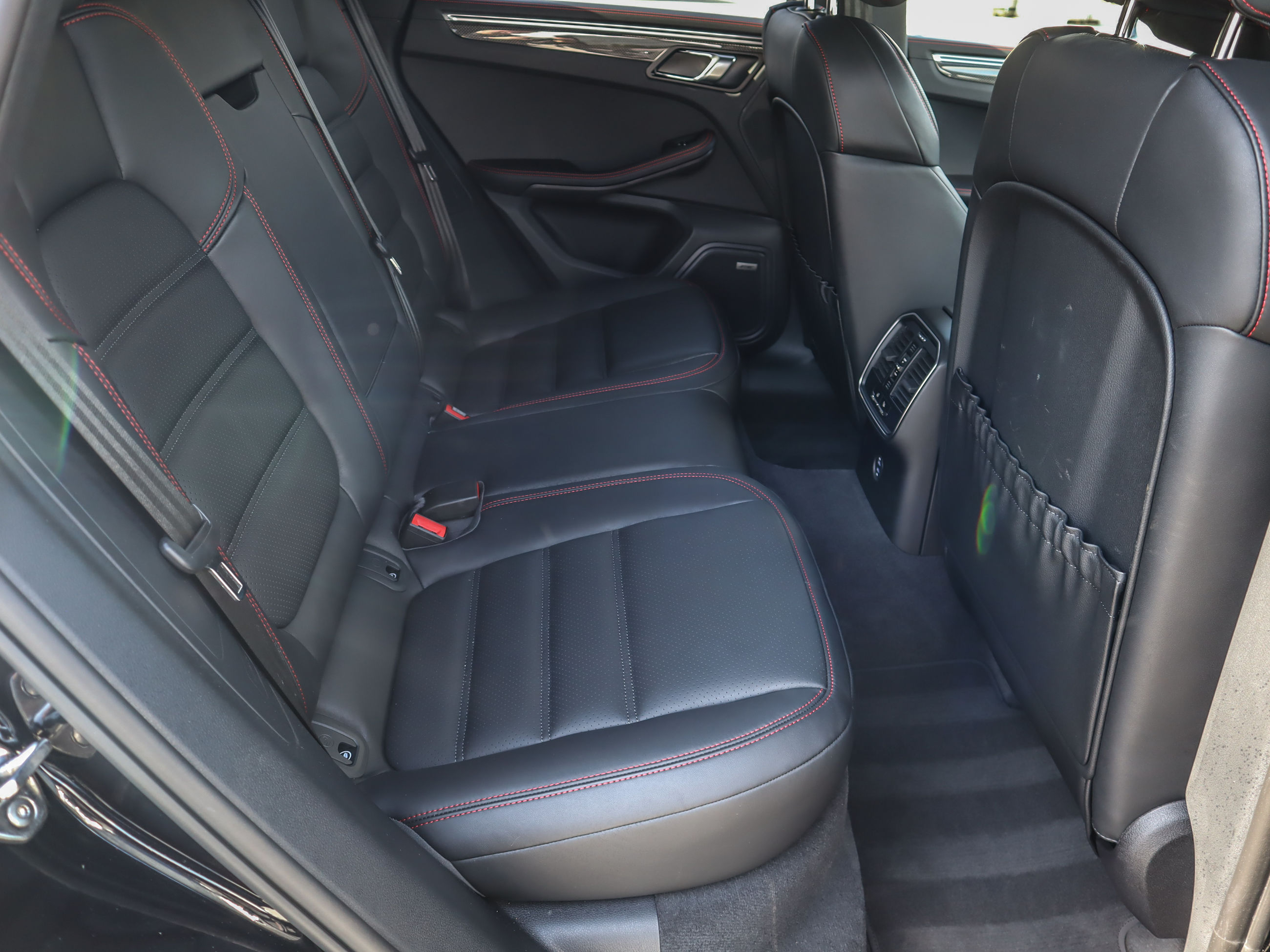 Porsche Macan  2025 à Vancouver, Colombie-Britannique