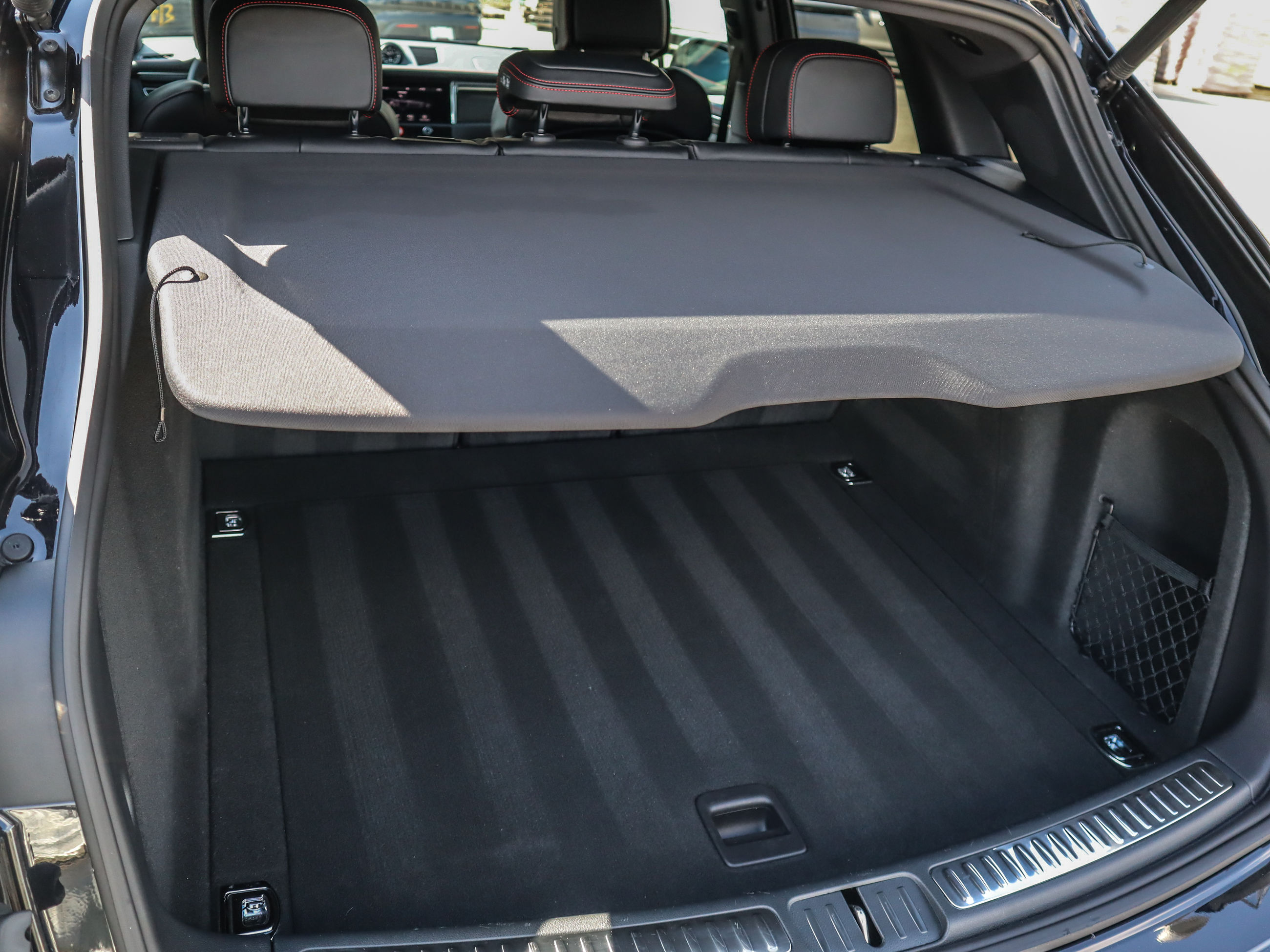 2025 Porsche Macan in Vancouver, British Columbia
