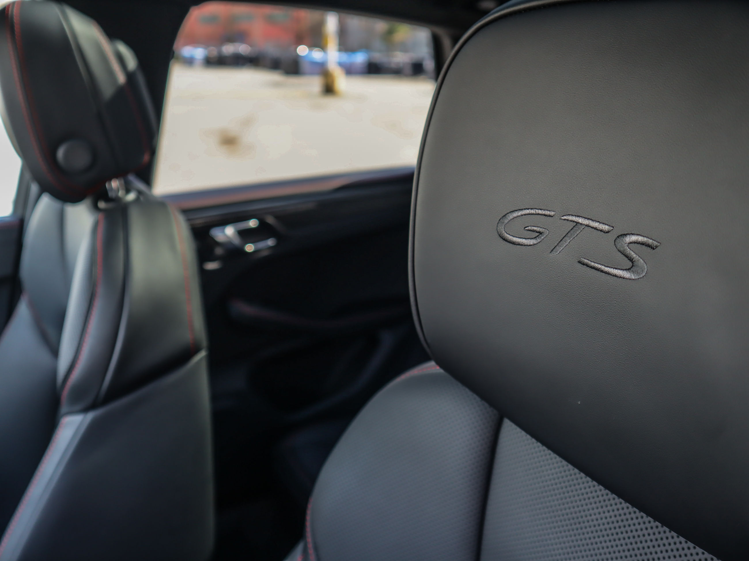 2025 Porsche Macan in Vancouver, British Columbia
