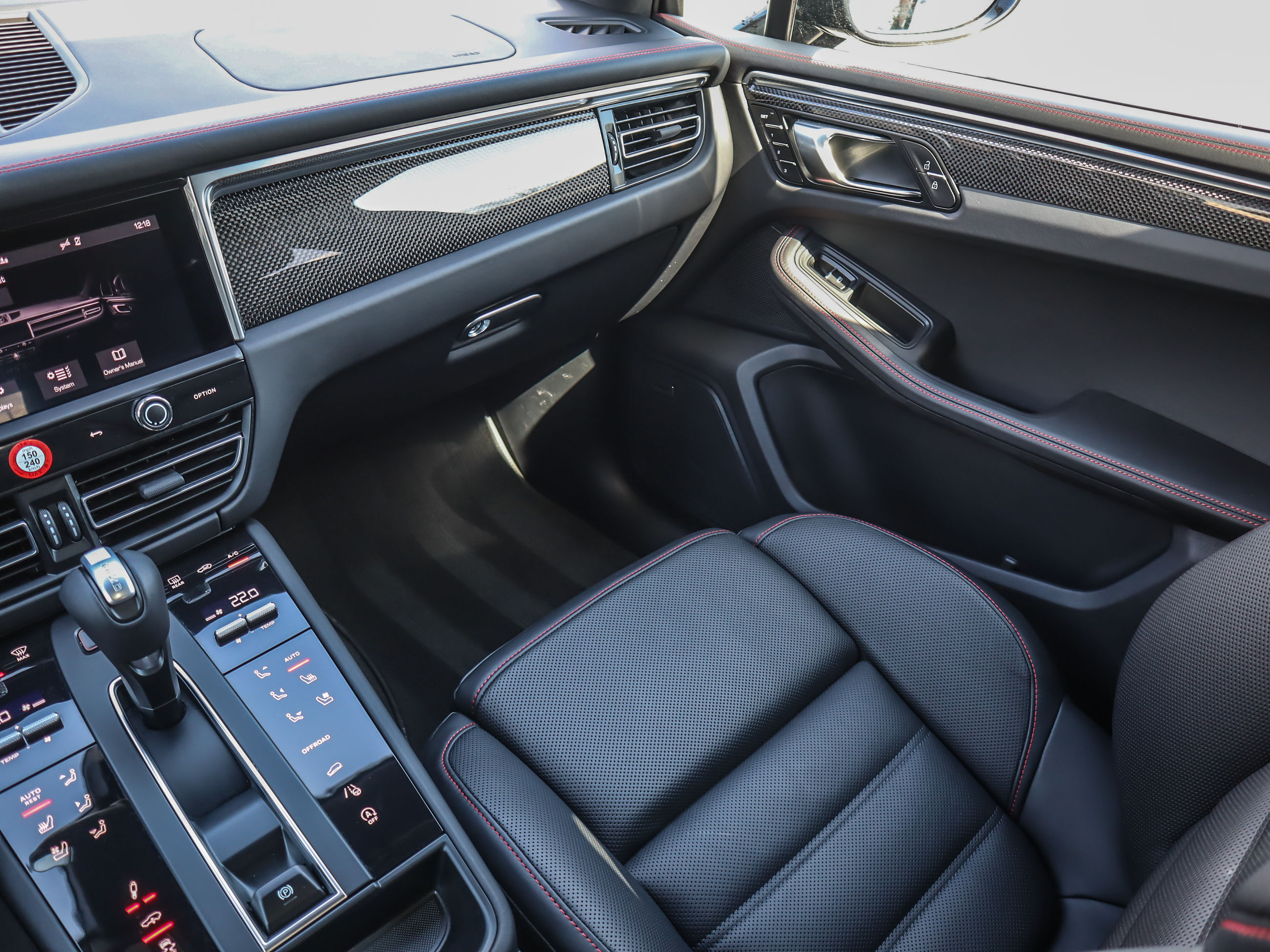 2025 Porsche Macan in Vancouver, British Columbia