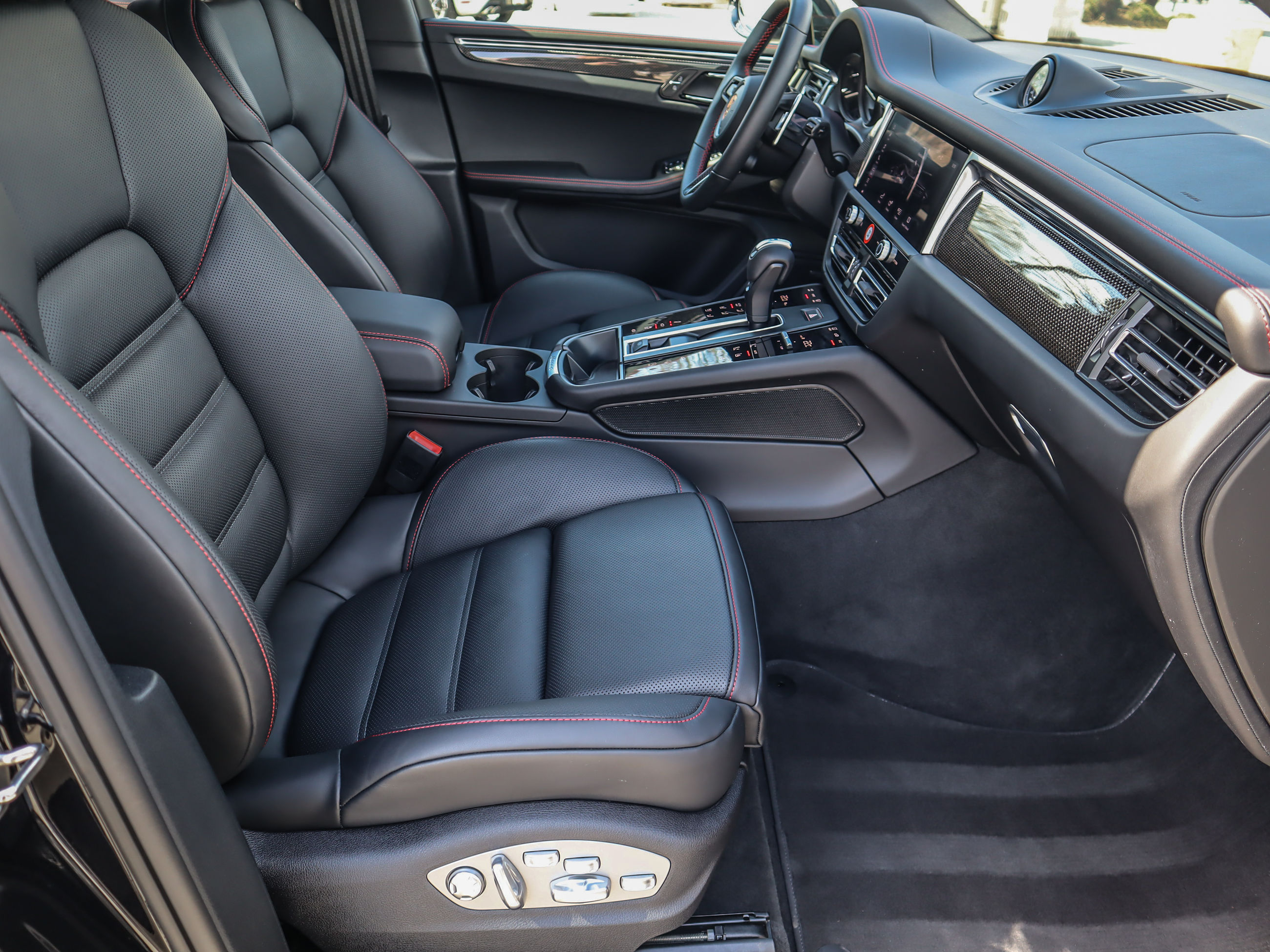 Porsche Macan  2025 à Vancouver, Colombie-Britannique
