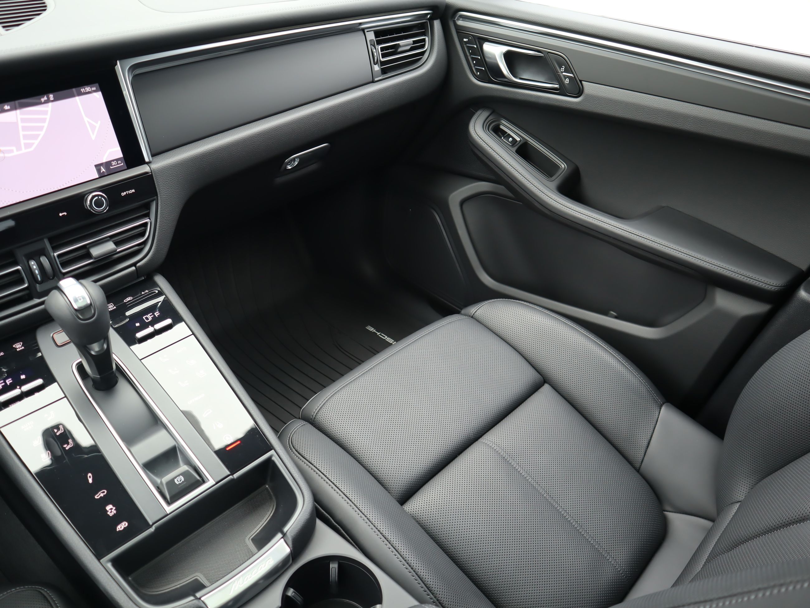 2025 Porsche Macan in Vancouver, British Columbia