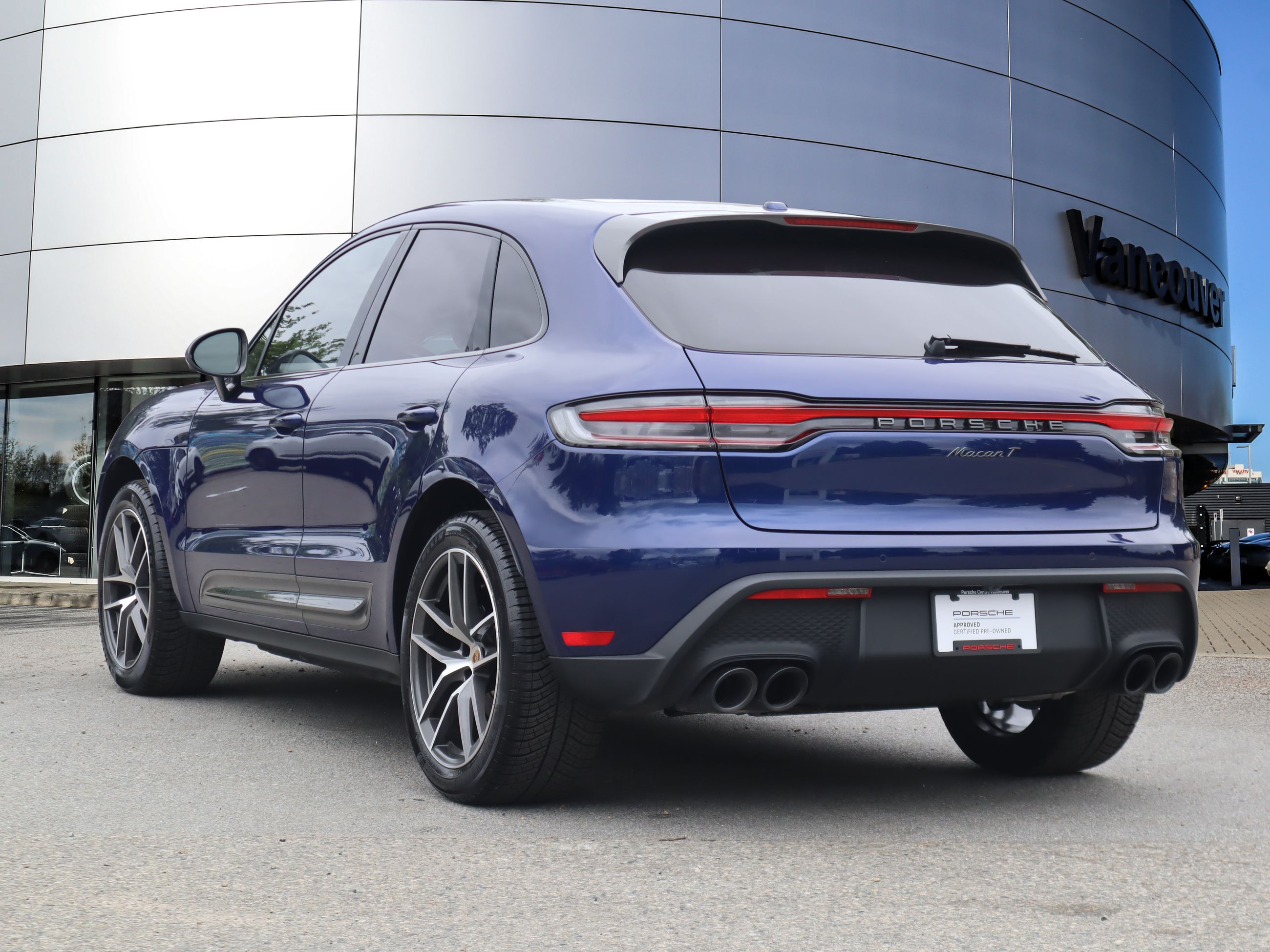 2025 Porsche Macan in Vancouver, British Columbia