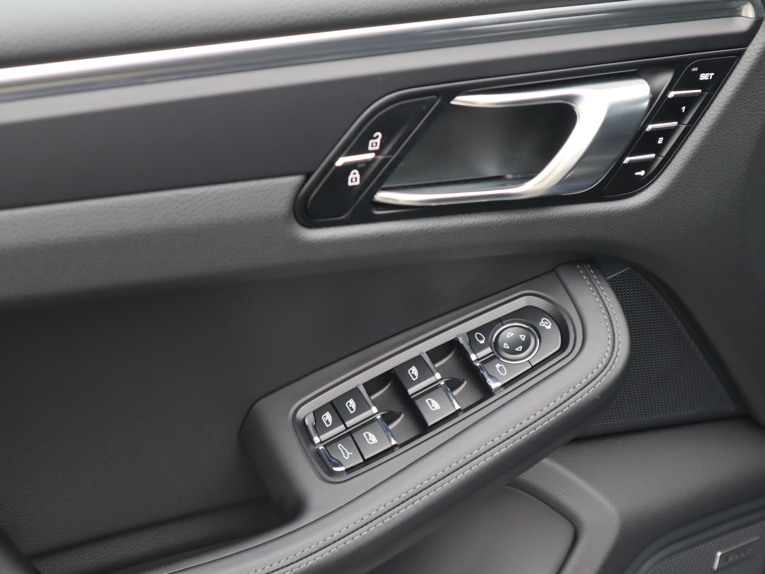 2025 Porsche Macan in Vancouver, British Columbia