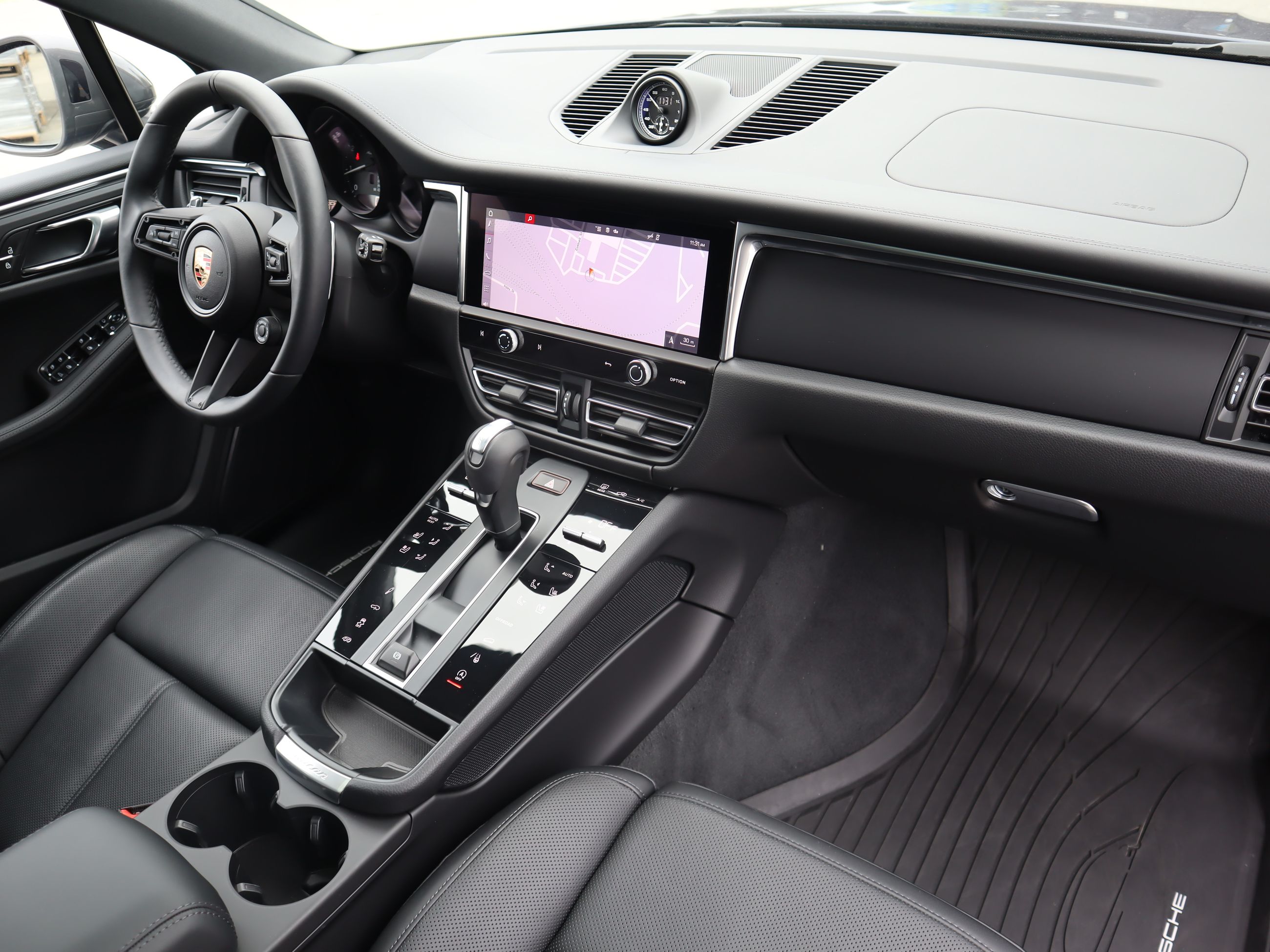 2025 Porsche Macan in Vancouver, British Columbia