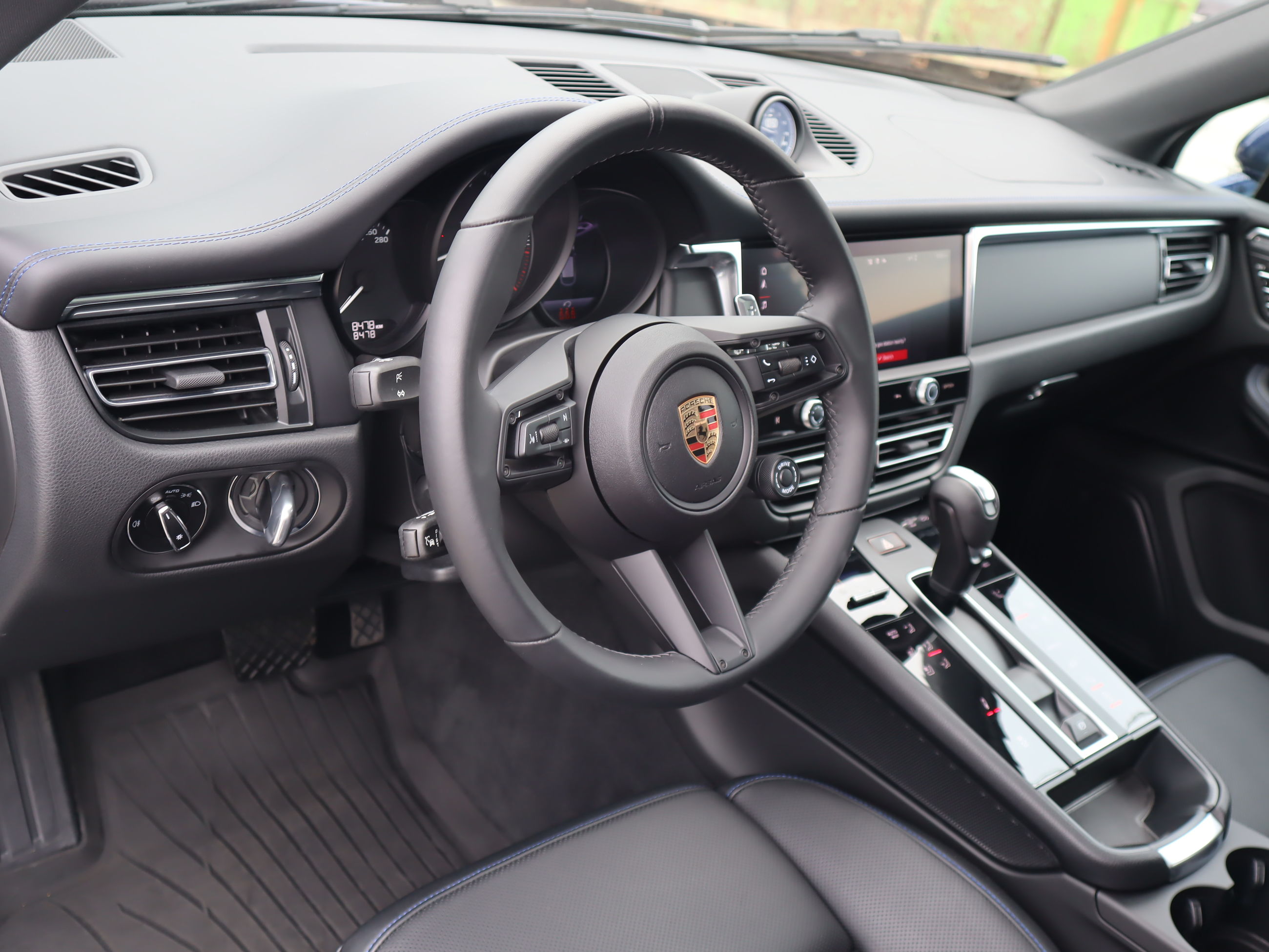2025 Porsche Macan in Vancouver, British Columbia