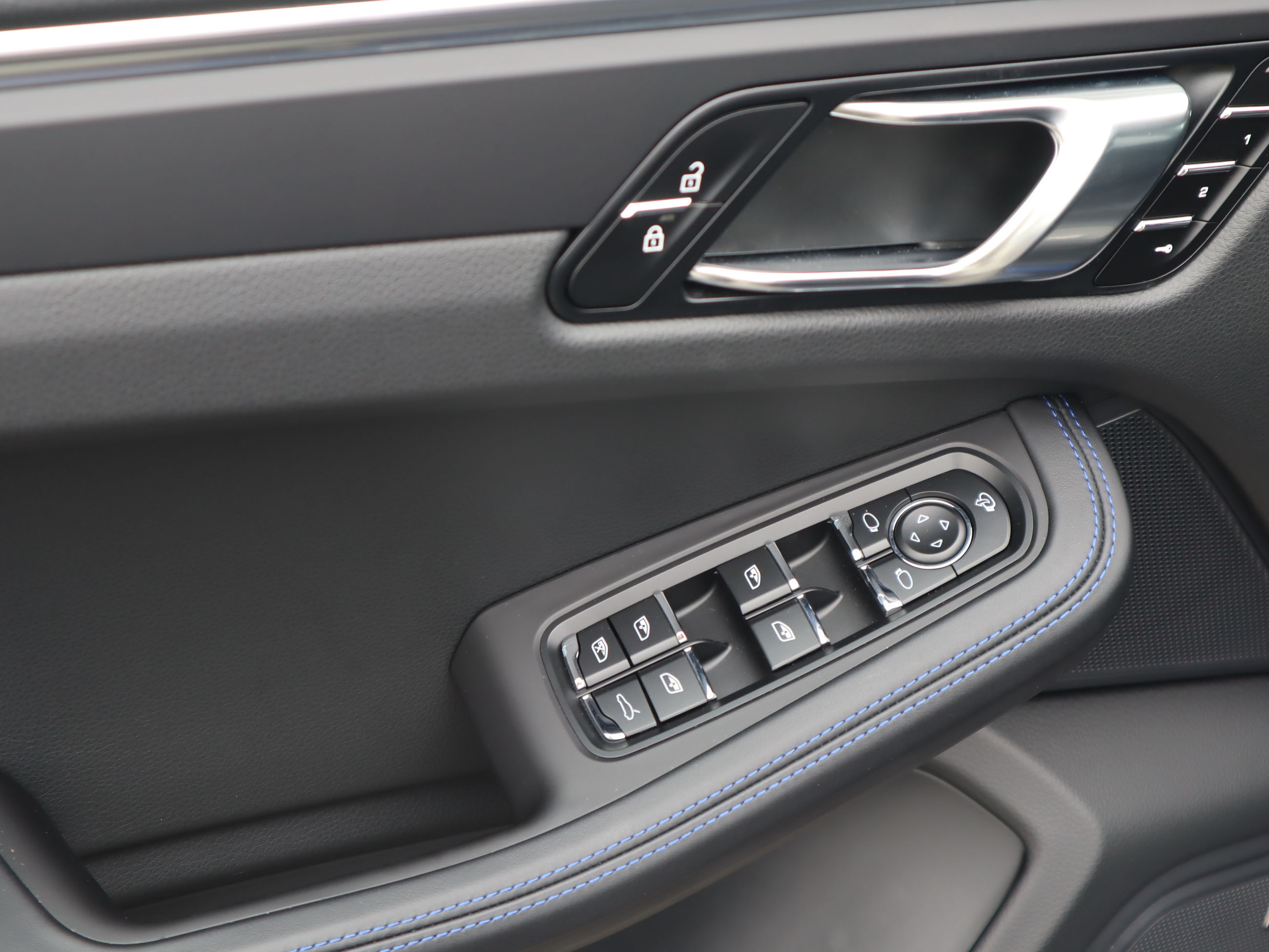 2025 Porsche Macan in Vancouver, British Columbia