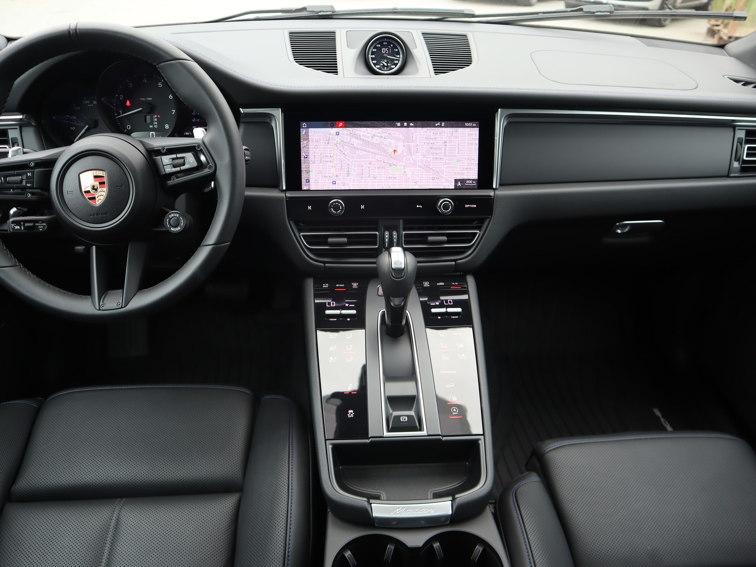 2025 Porsche Macan in Vancouver, British Columbia