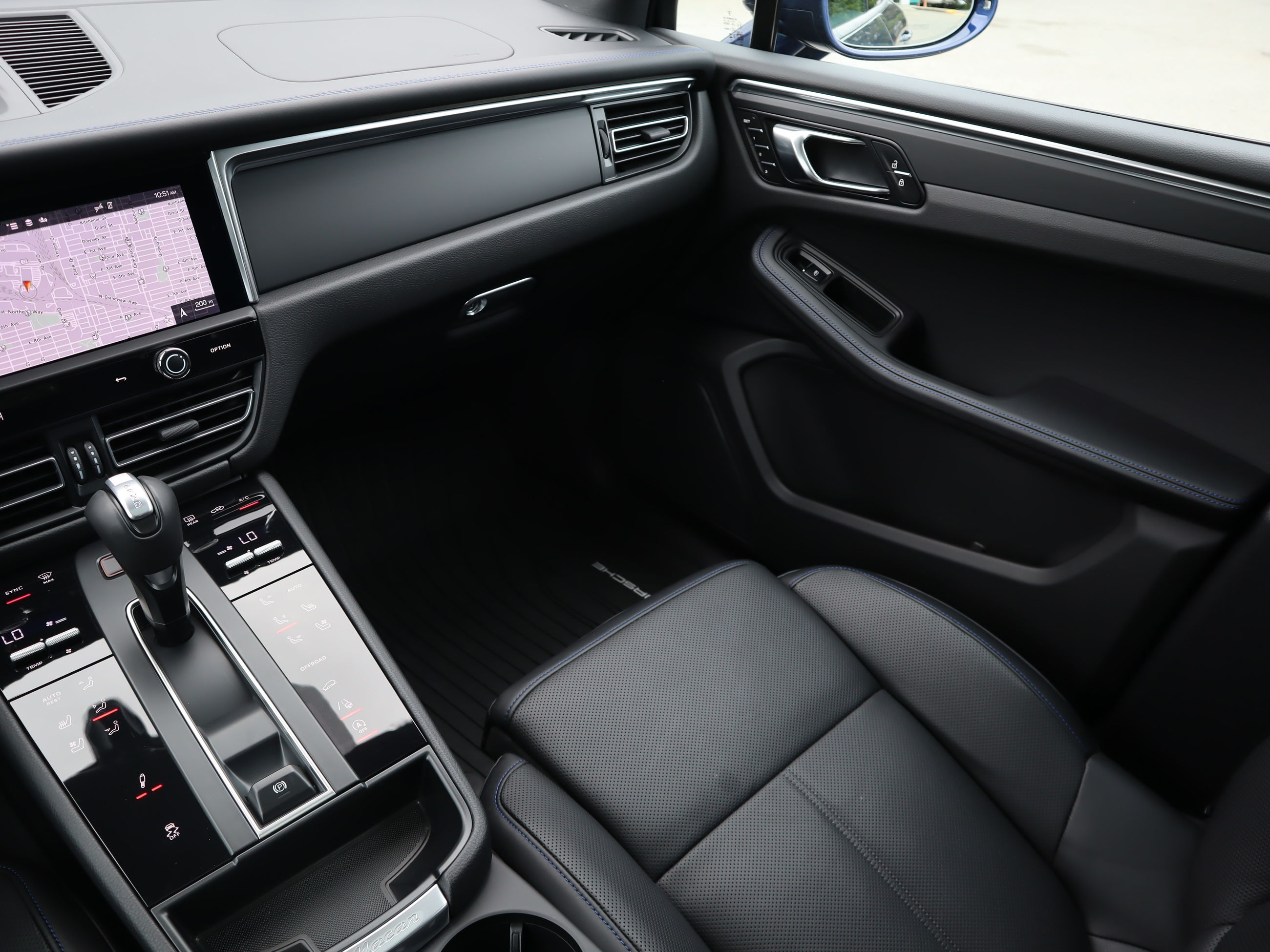 2025 Porsche Macan in Vancouver, British Columbia