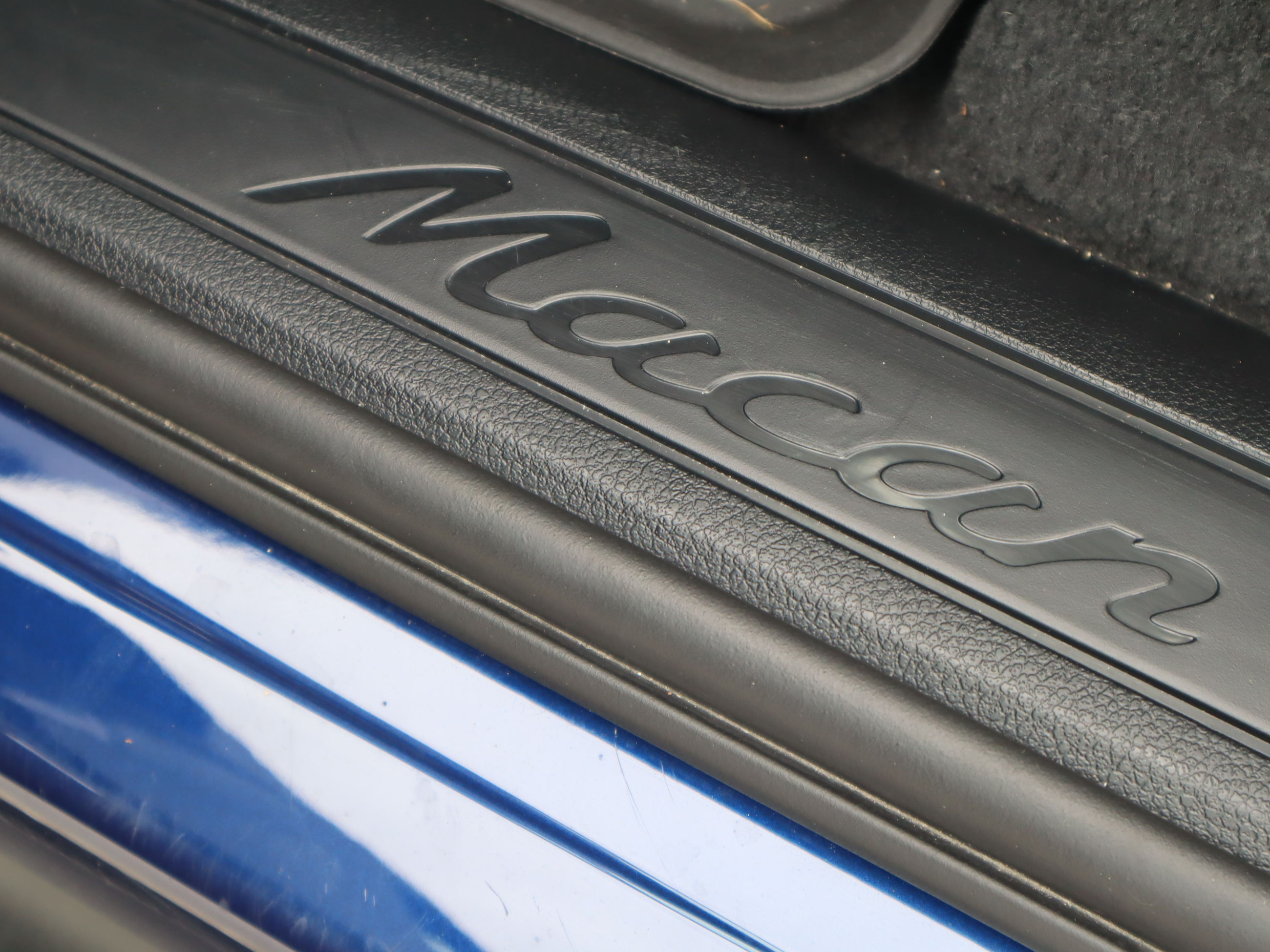 2025 Porsche Macan in Vancouver, British Columbia