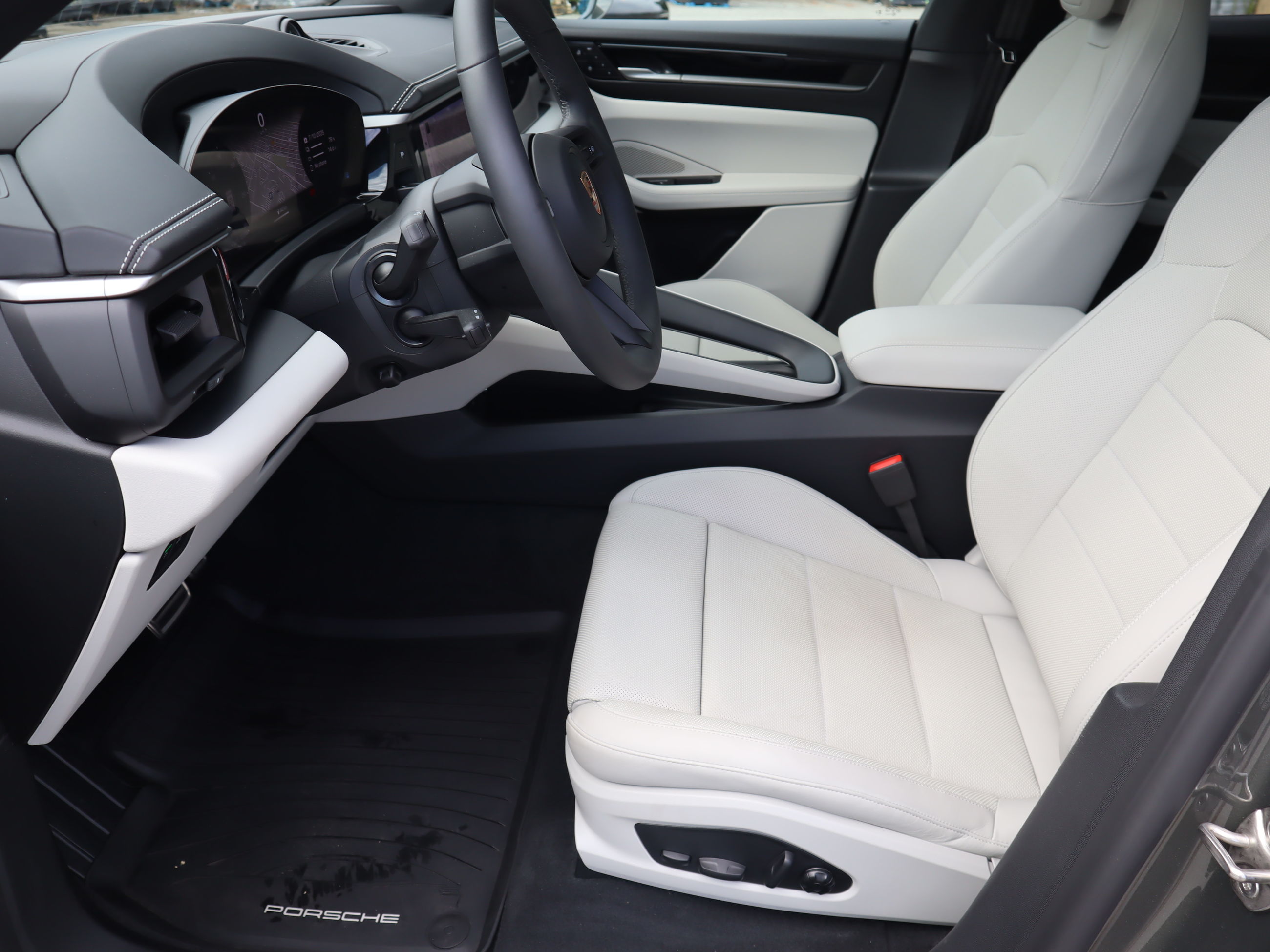 Porsche Macan  2025 à Vancouver, Colombie-Britannique