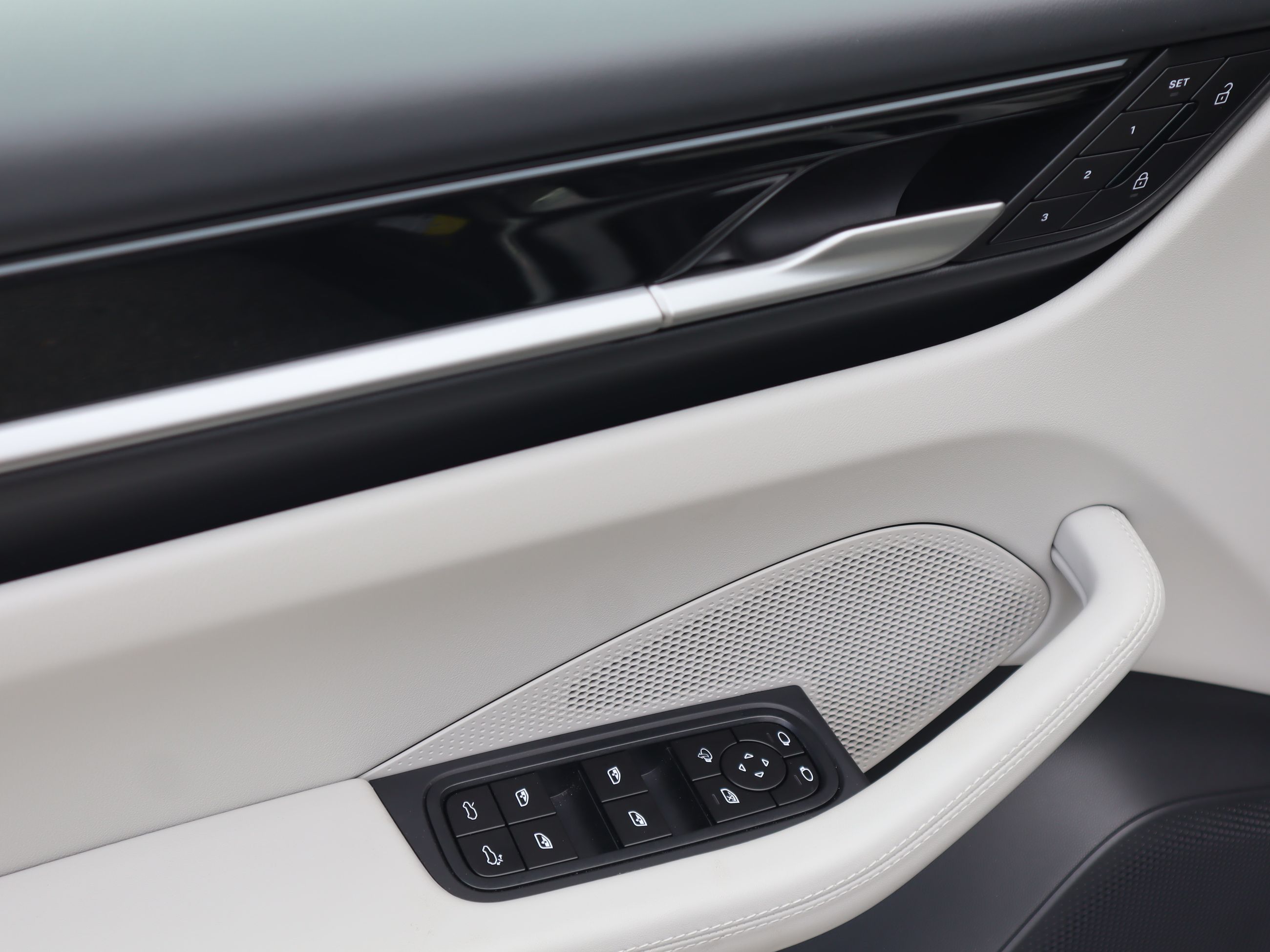 Porsche Macan  2025 à Vancouver, Colombie-Britannique