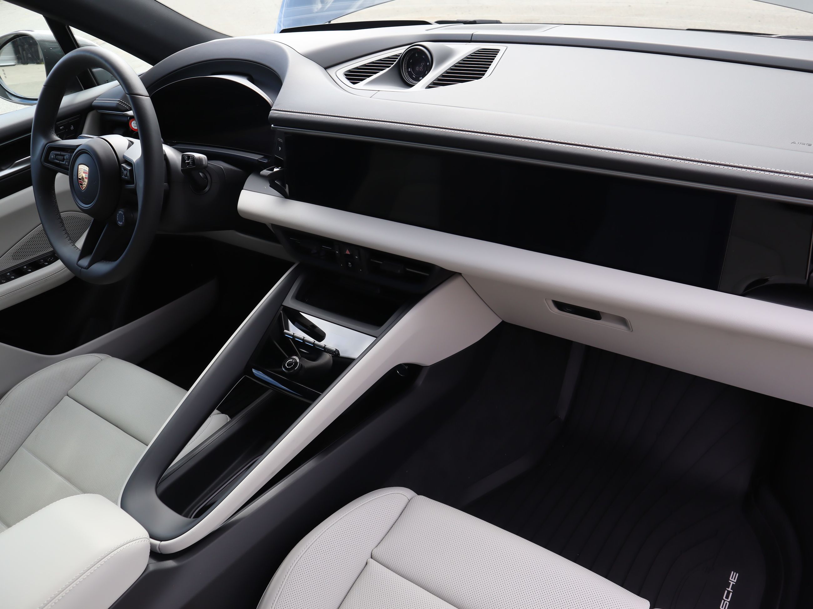 Porsche Macan  2025 à Vancouver, Colombie-Britannique