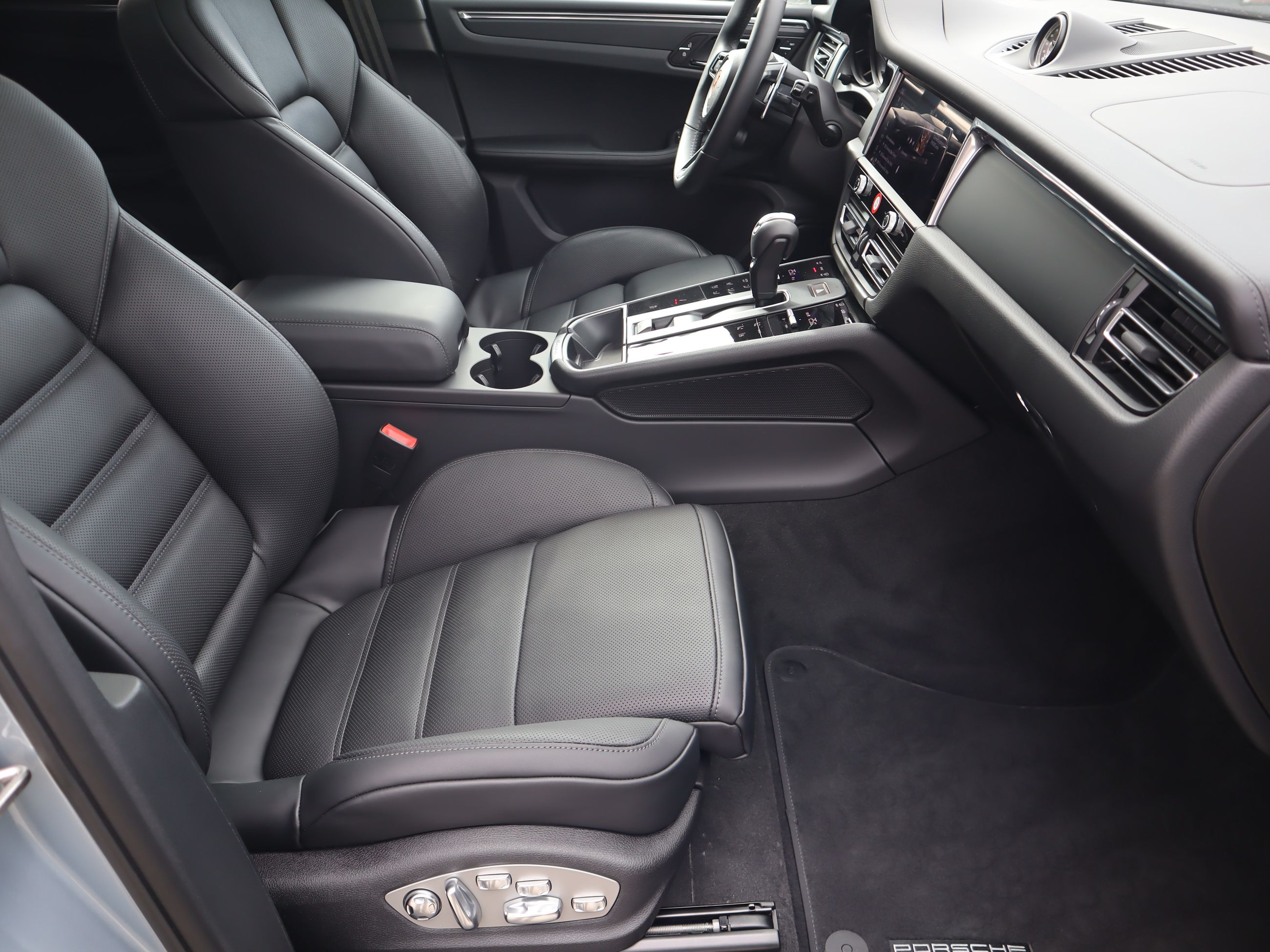 Porsche Macan  2025 à Vancouver, Colombie-Britannique