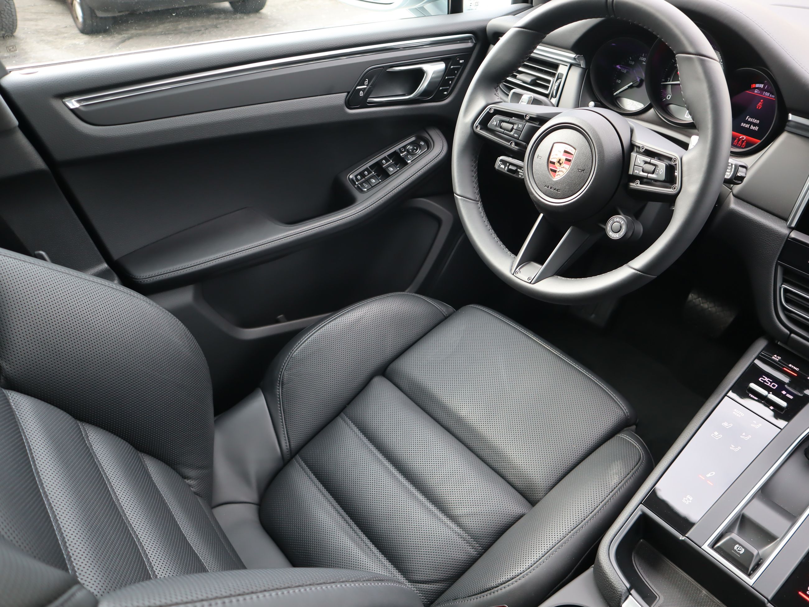 Porsche Macan  2025 à Vancouver, Colombie-Britannique