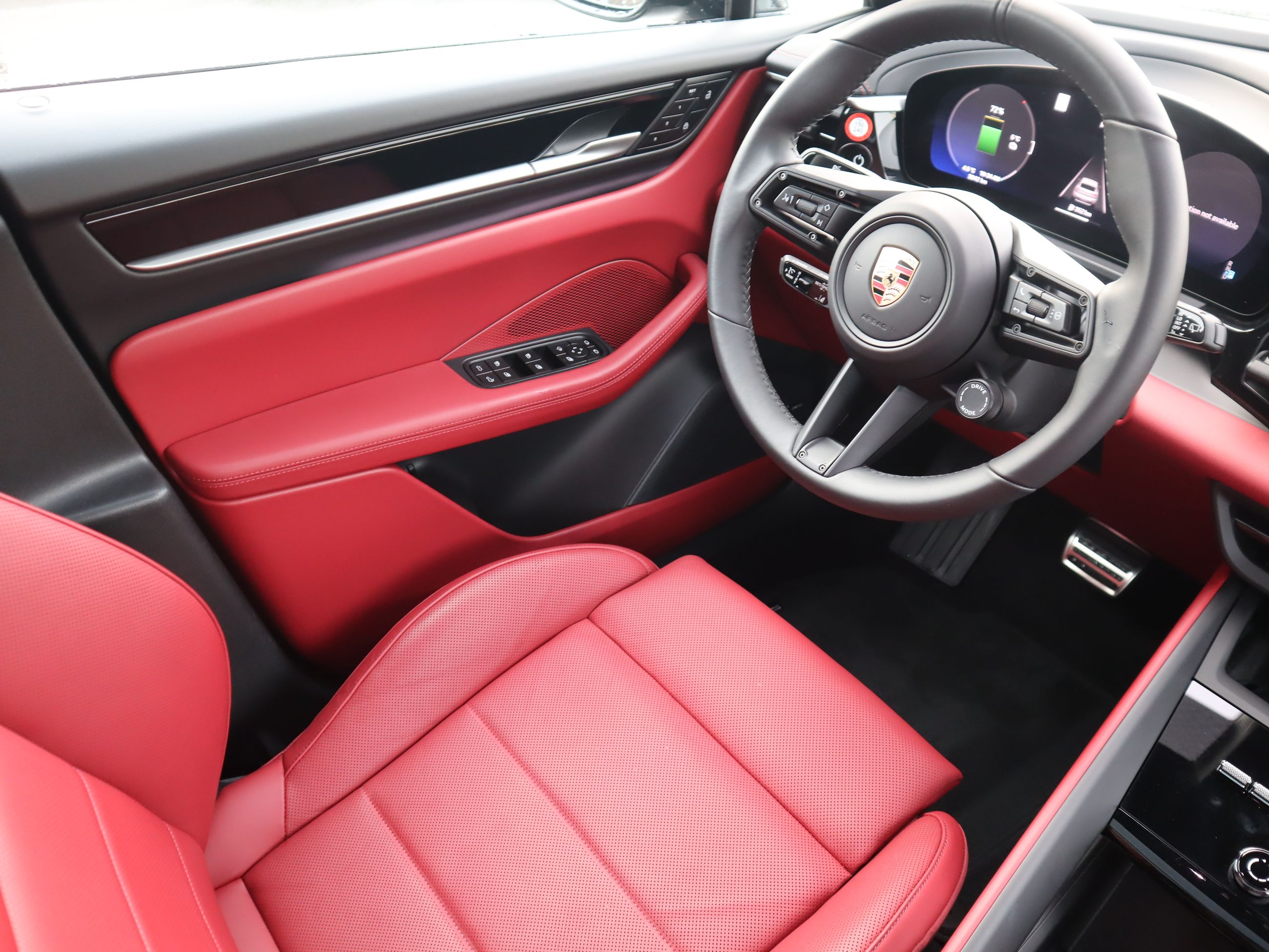 2025 Porsche Macan in Vancouver, British Columbia