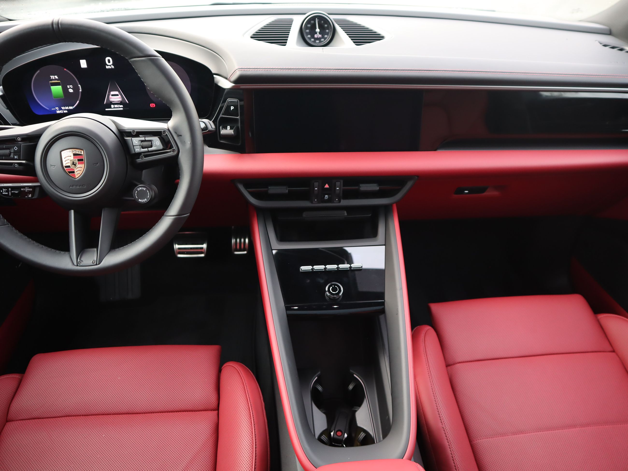 2025 Porsche Macan in Vancouver, British Columbia