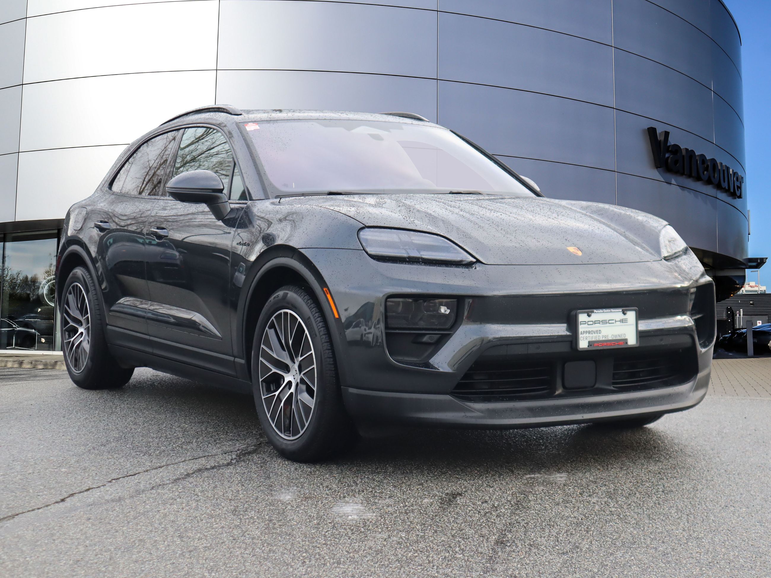 2025 Porsche Macan in Vancouver, British Columbia