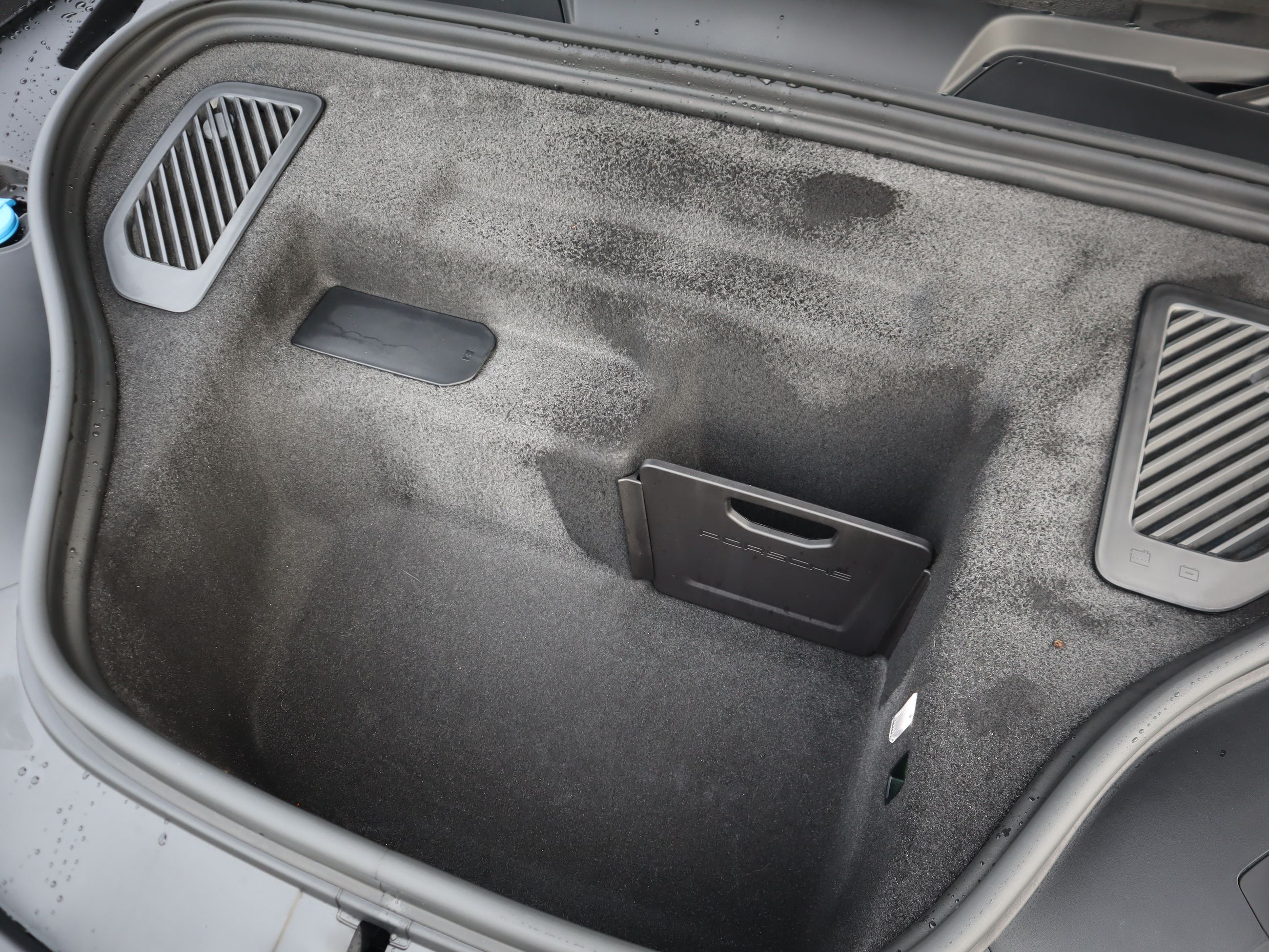 2025 Porsche Macan in Vancouver, British Columbia