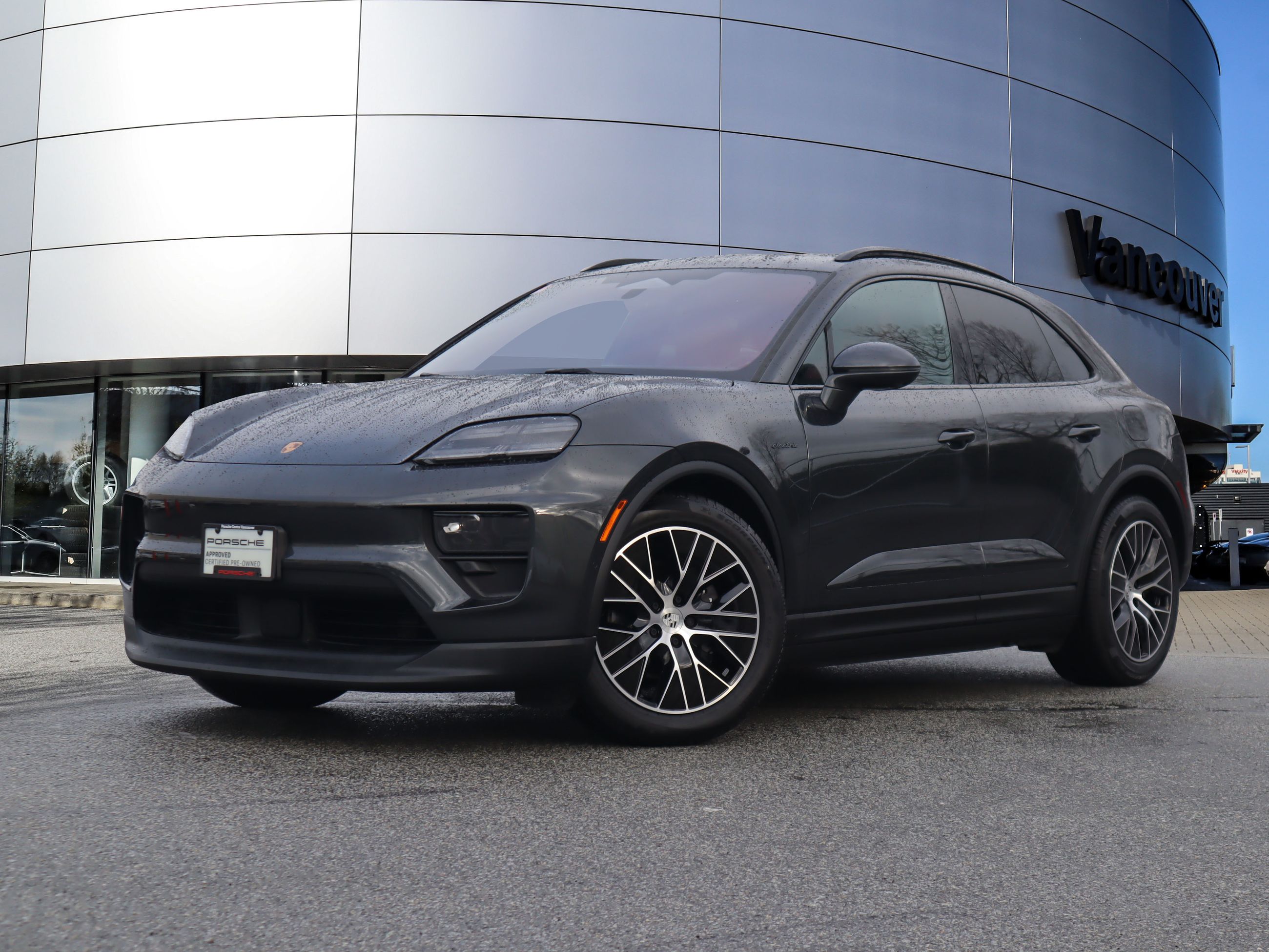 2025 Porsche Macan in Vancouver, British Columbia