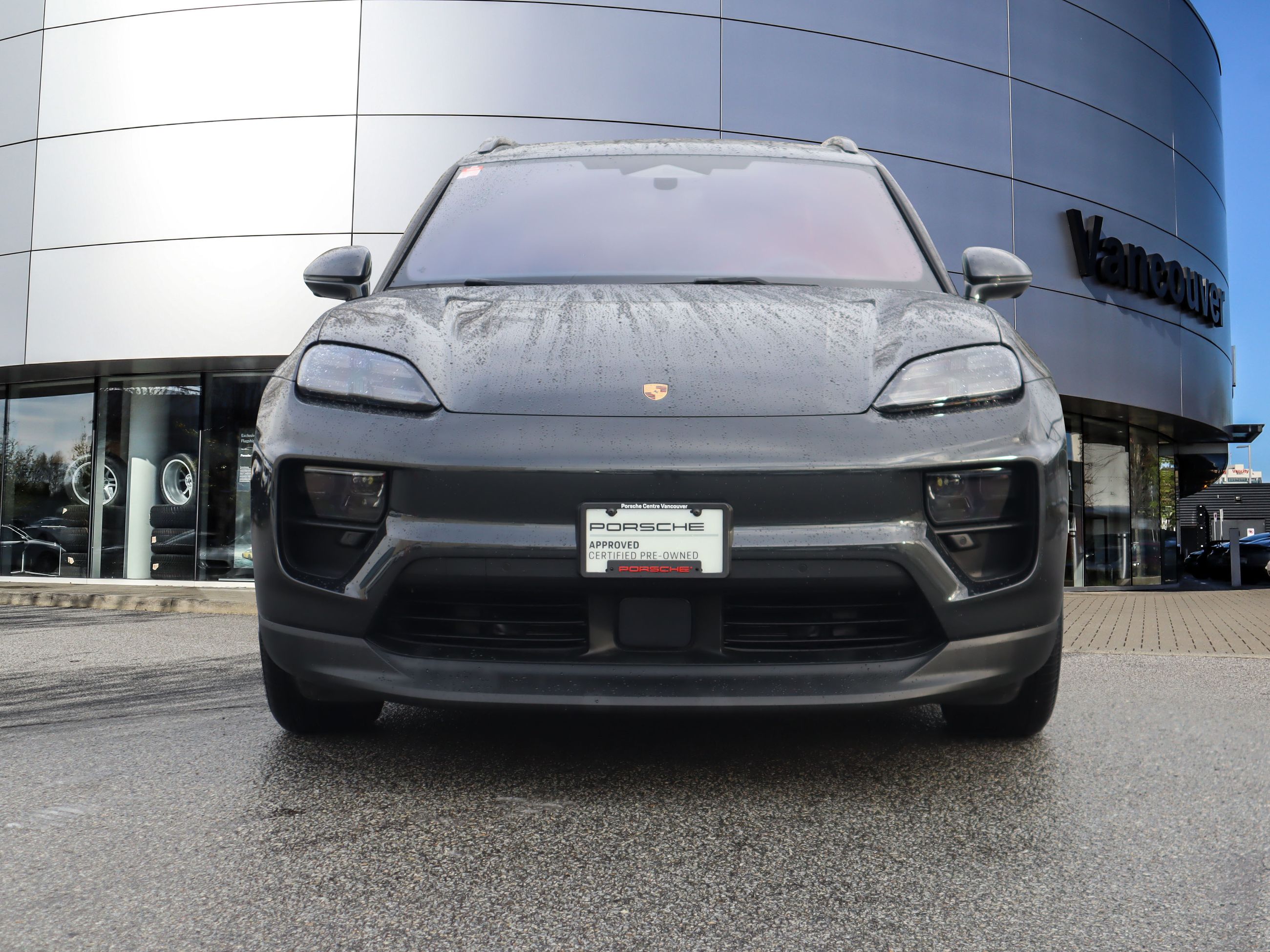 2025 Porsche Macan in Vancouver, British Columbia