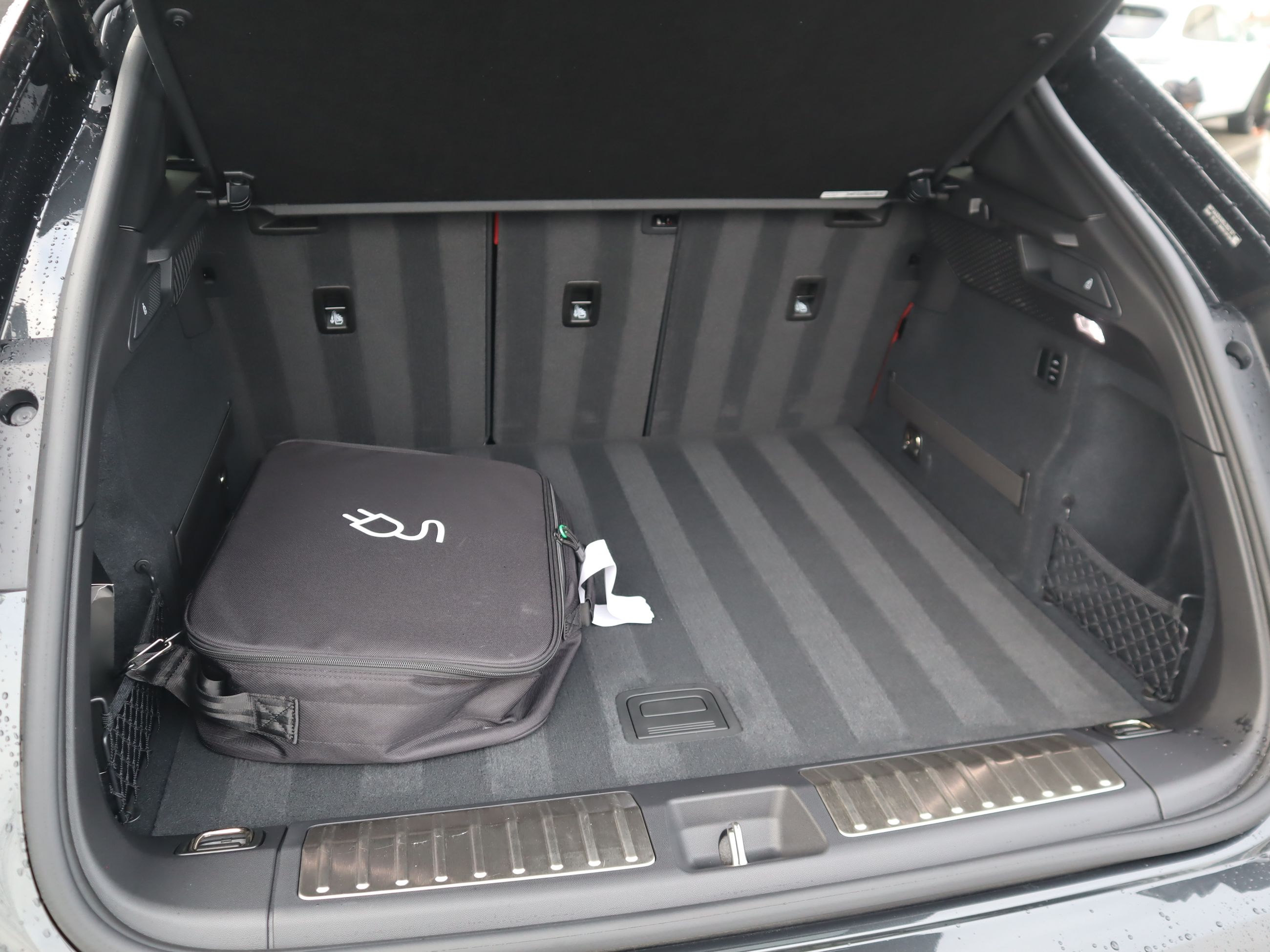 2025 Porsche Macan in Vancouver, British Columbia