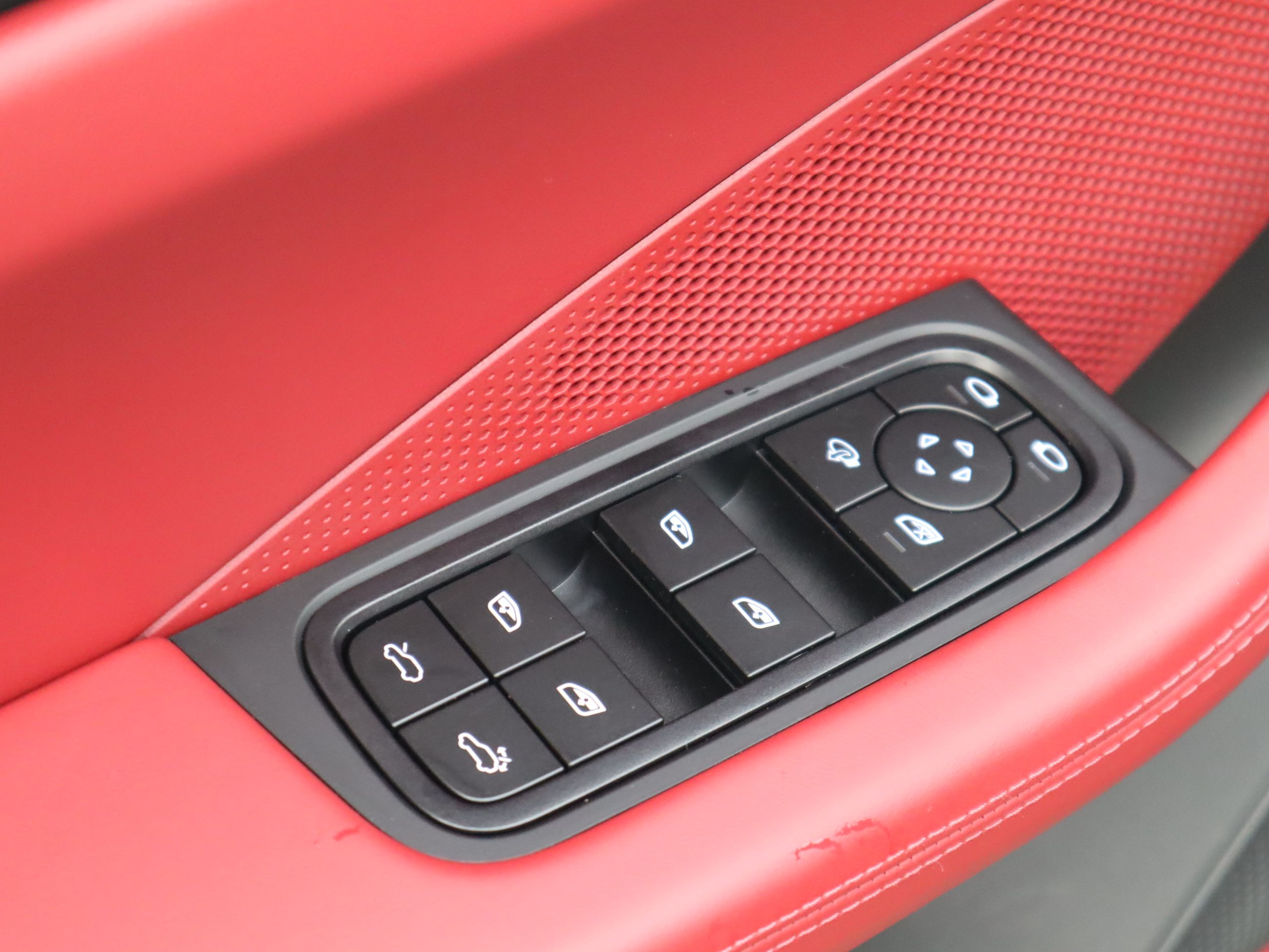 2025 Porsche Macan in Vancouver, British Columbia